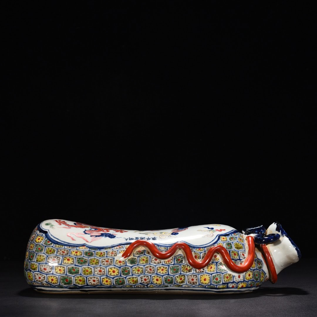 Ming Dynasty Xuande blue and white dragon and phoenix pattern pillow