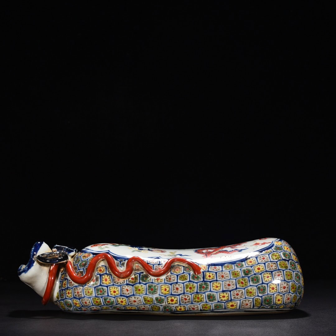 Ming Dynasty Xuande blue and white dragon and phoenix pattern pillow
