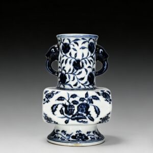 Ming dynasty Xuande blue and white horn vase