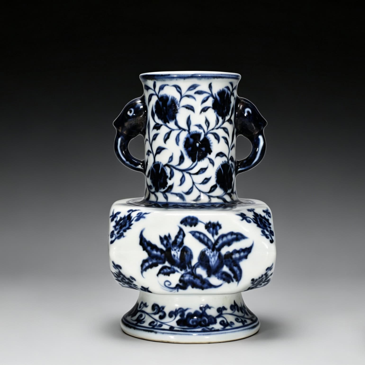 Ming dynasty Xuande blue and white horn vase