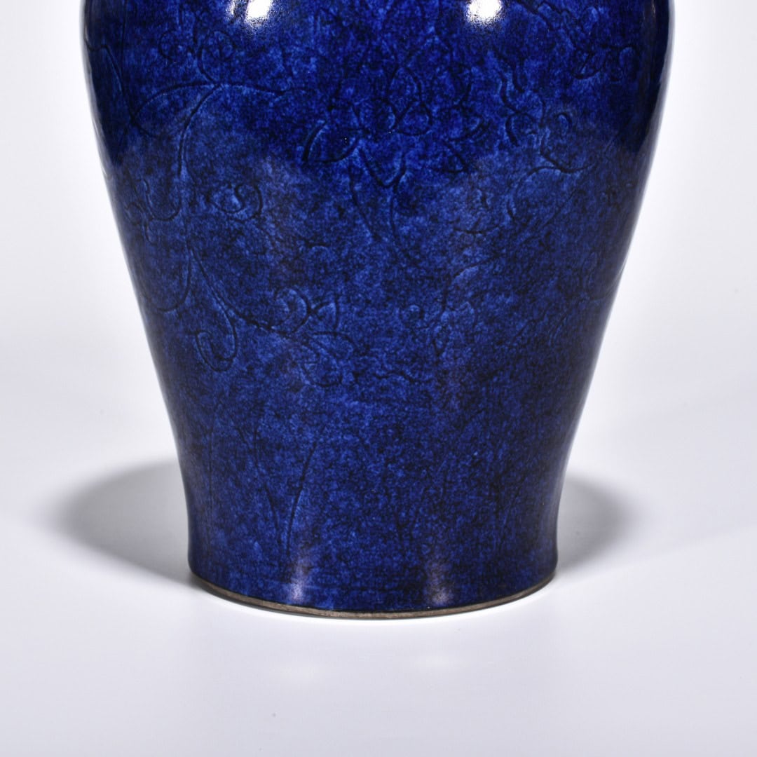 Ming Dynasty Xuande blue glazed plum vase