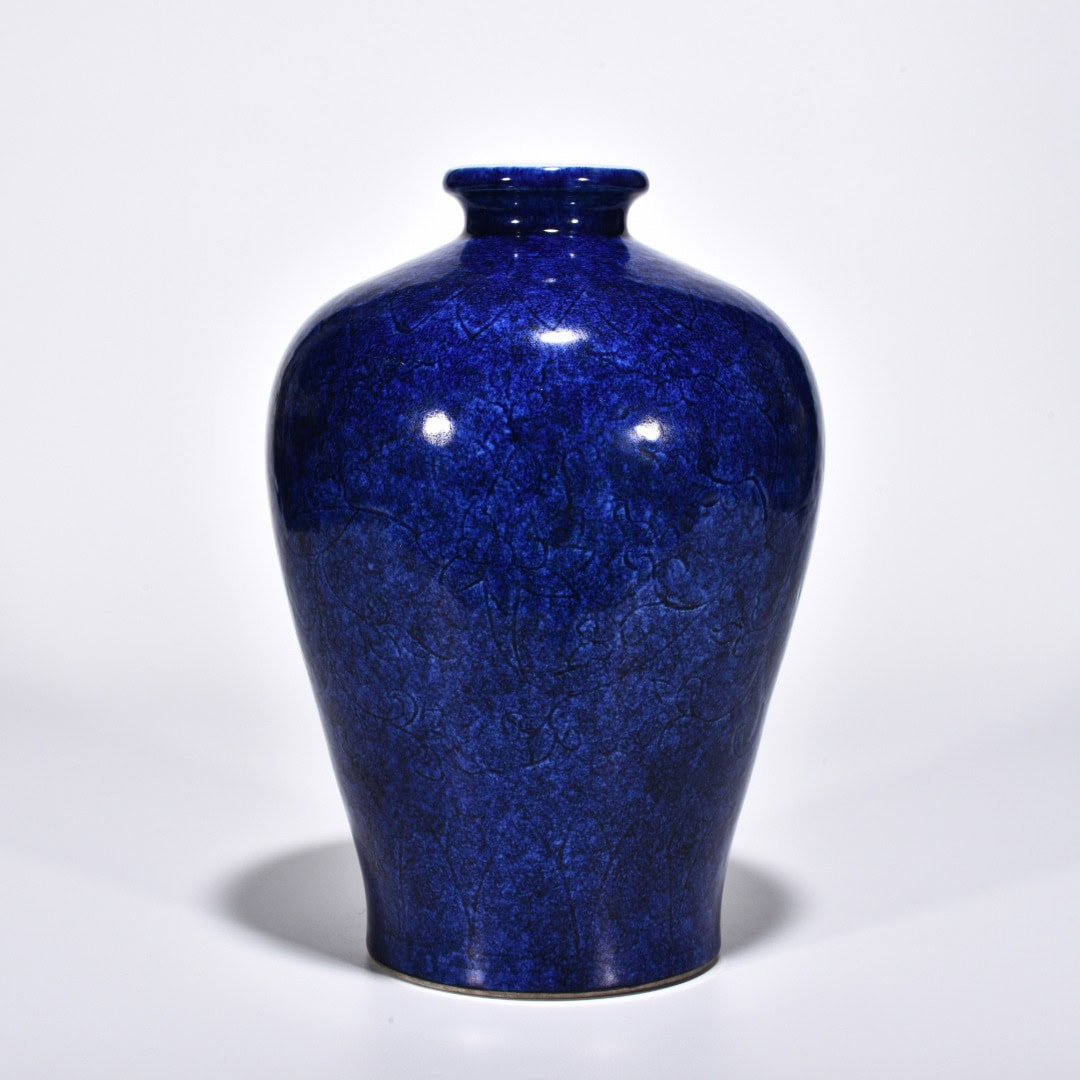 Ming Dynasty Xuande blue glazed plum vase