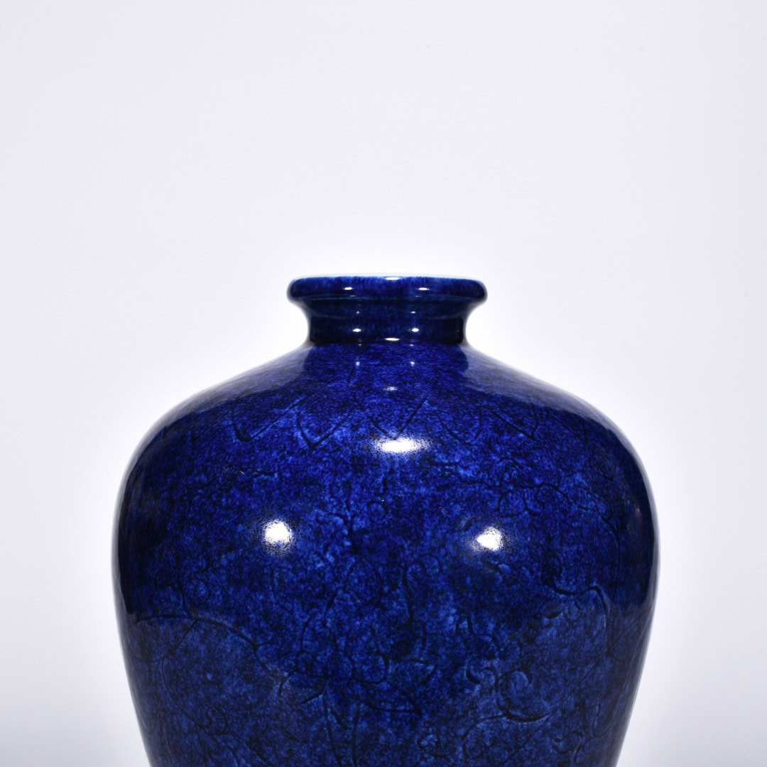 Ming Dynasty Xuande blue glazed plum vase