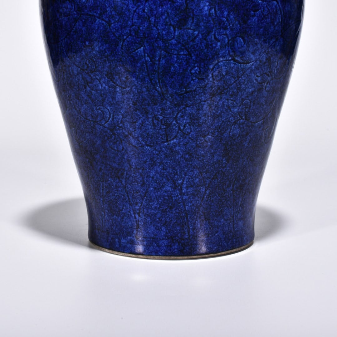Ming Dynasty Xuande blue glazed plum vase