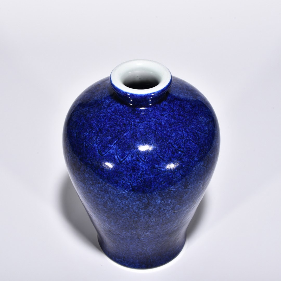 Ming Dynasty Xuande blue glazed plum vase