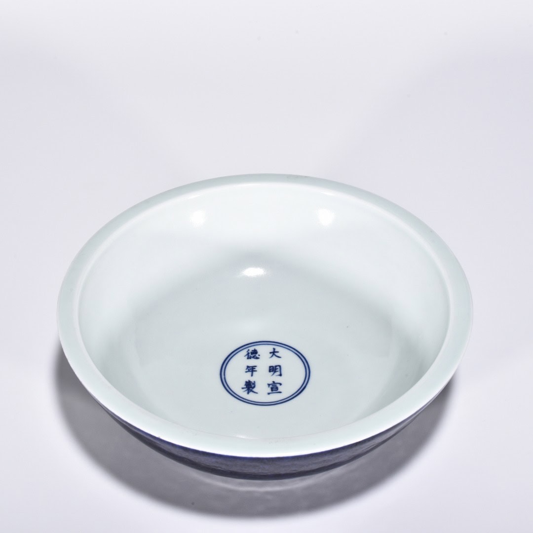 Ming dynasty Xuande blue flower large alms bowl