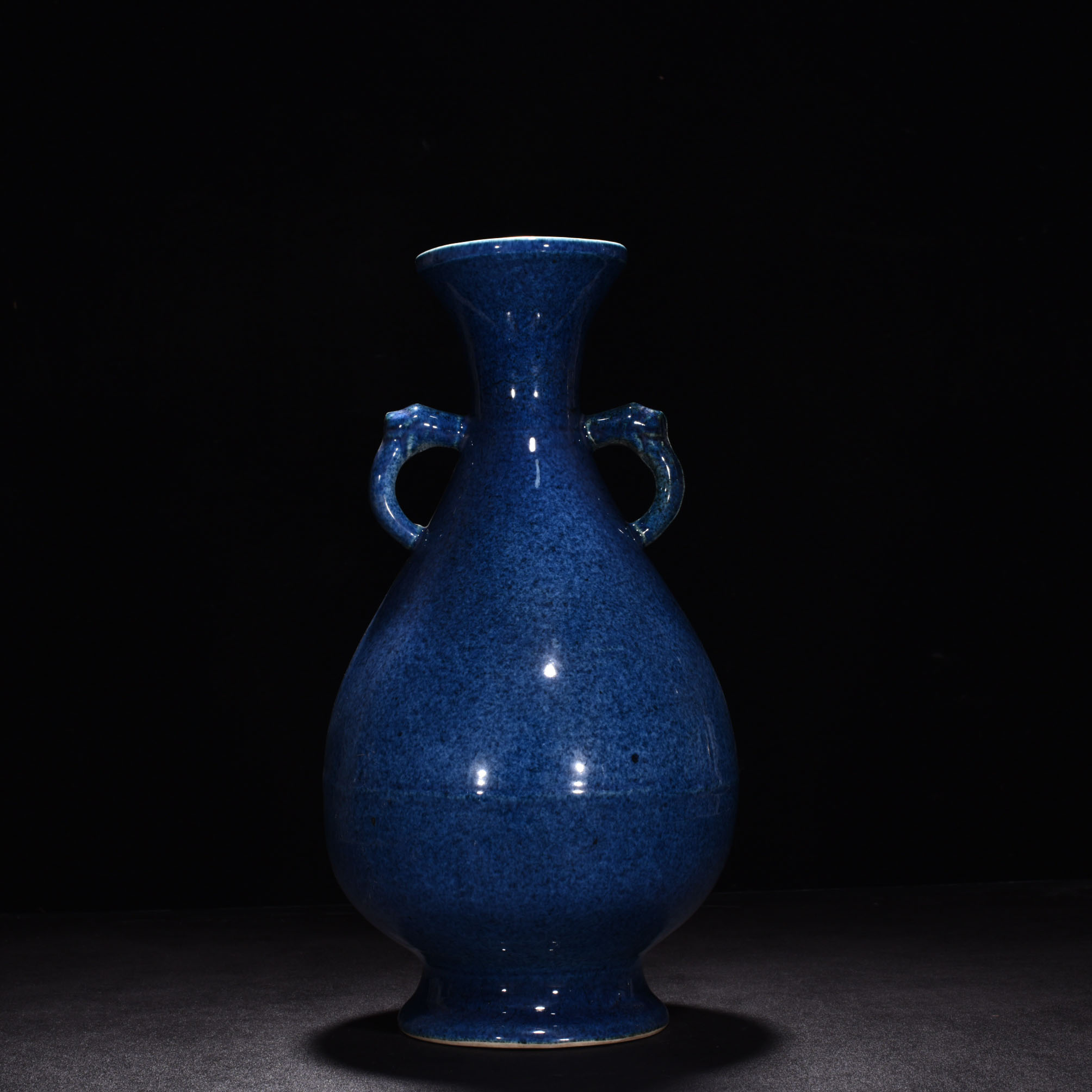 Ming Dynasty Xuande blue flower jade spring vase