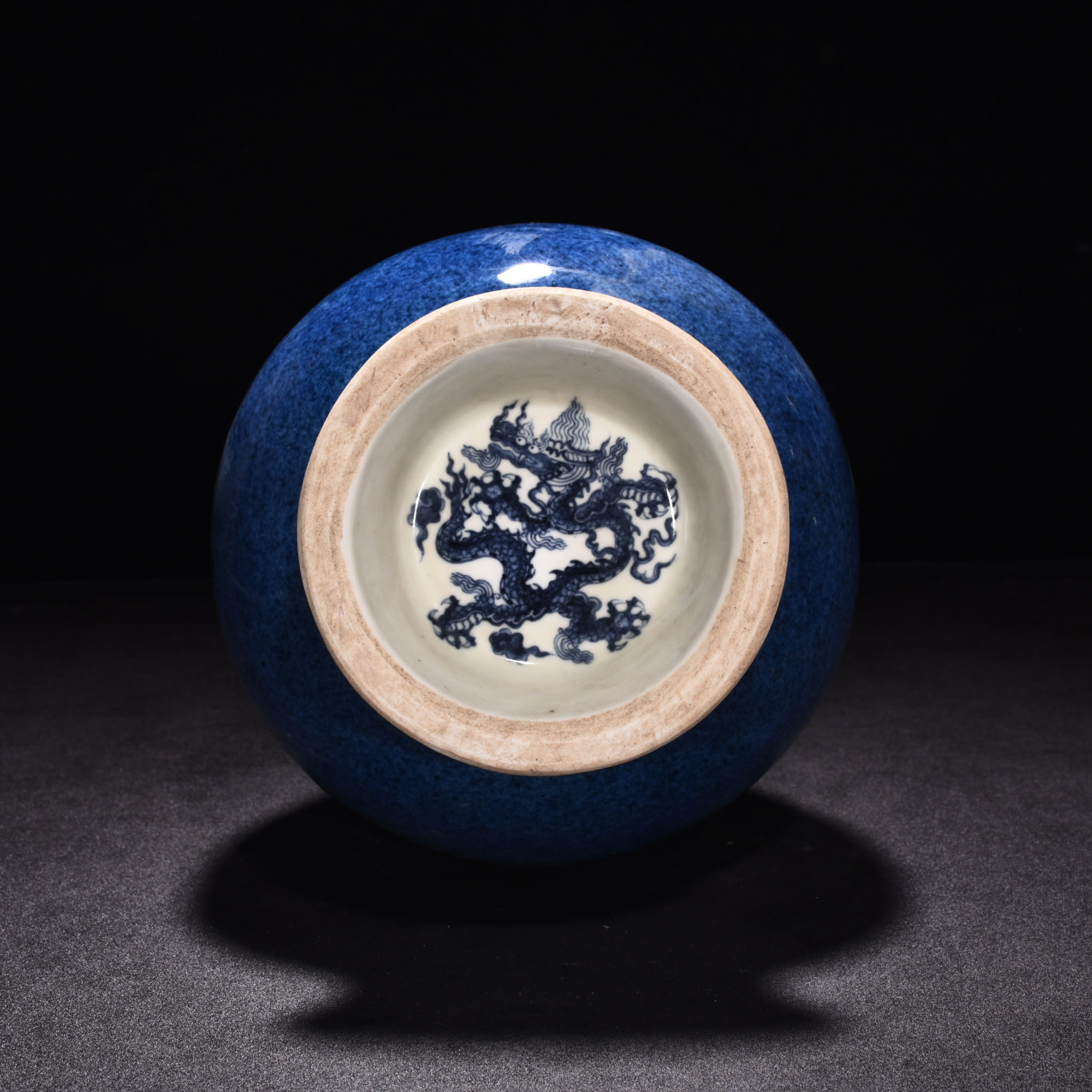 Ming Dynasty Xuande blue flower jade spring vase