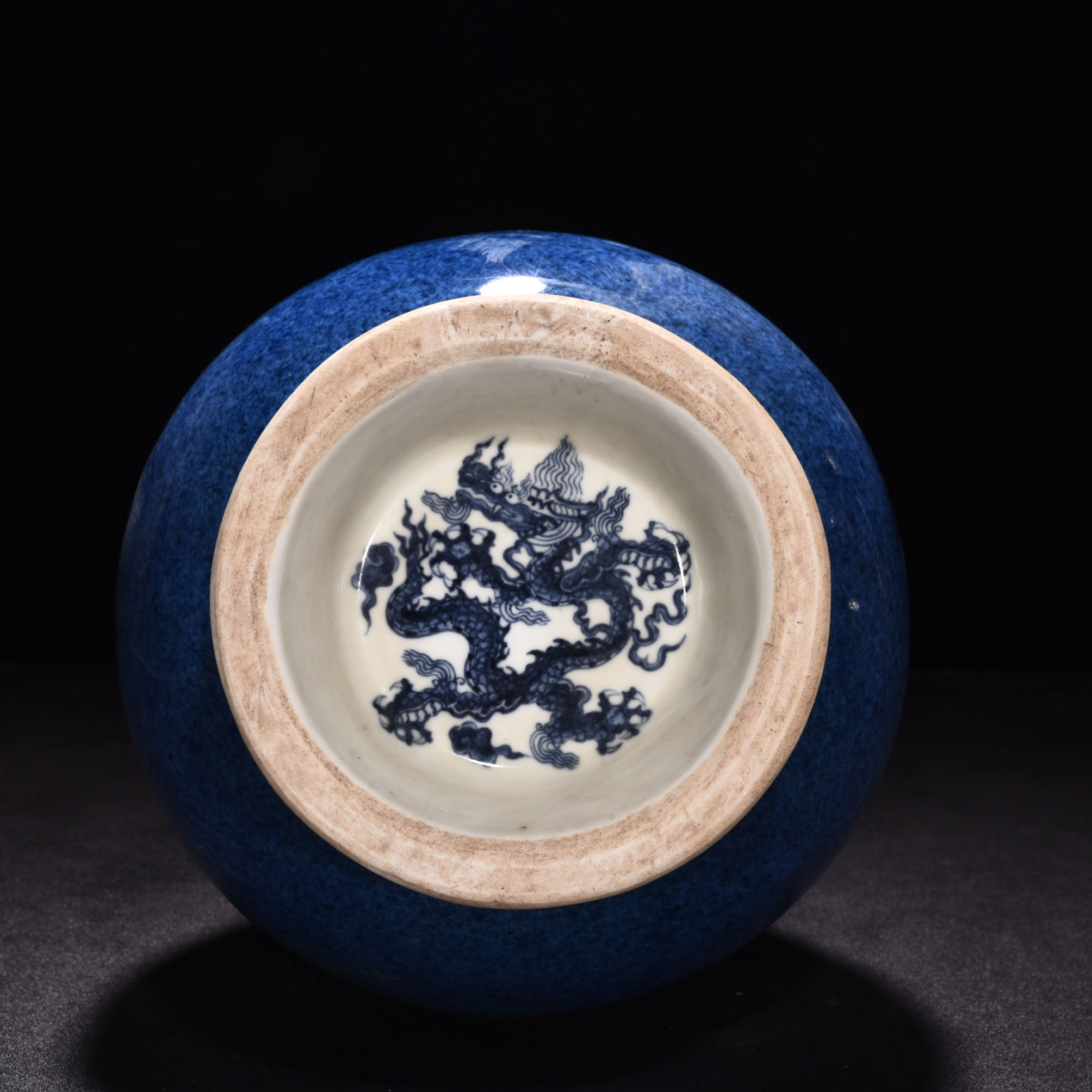 Ming Dynasty Xuande blue flower jade spring vase
