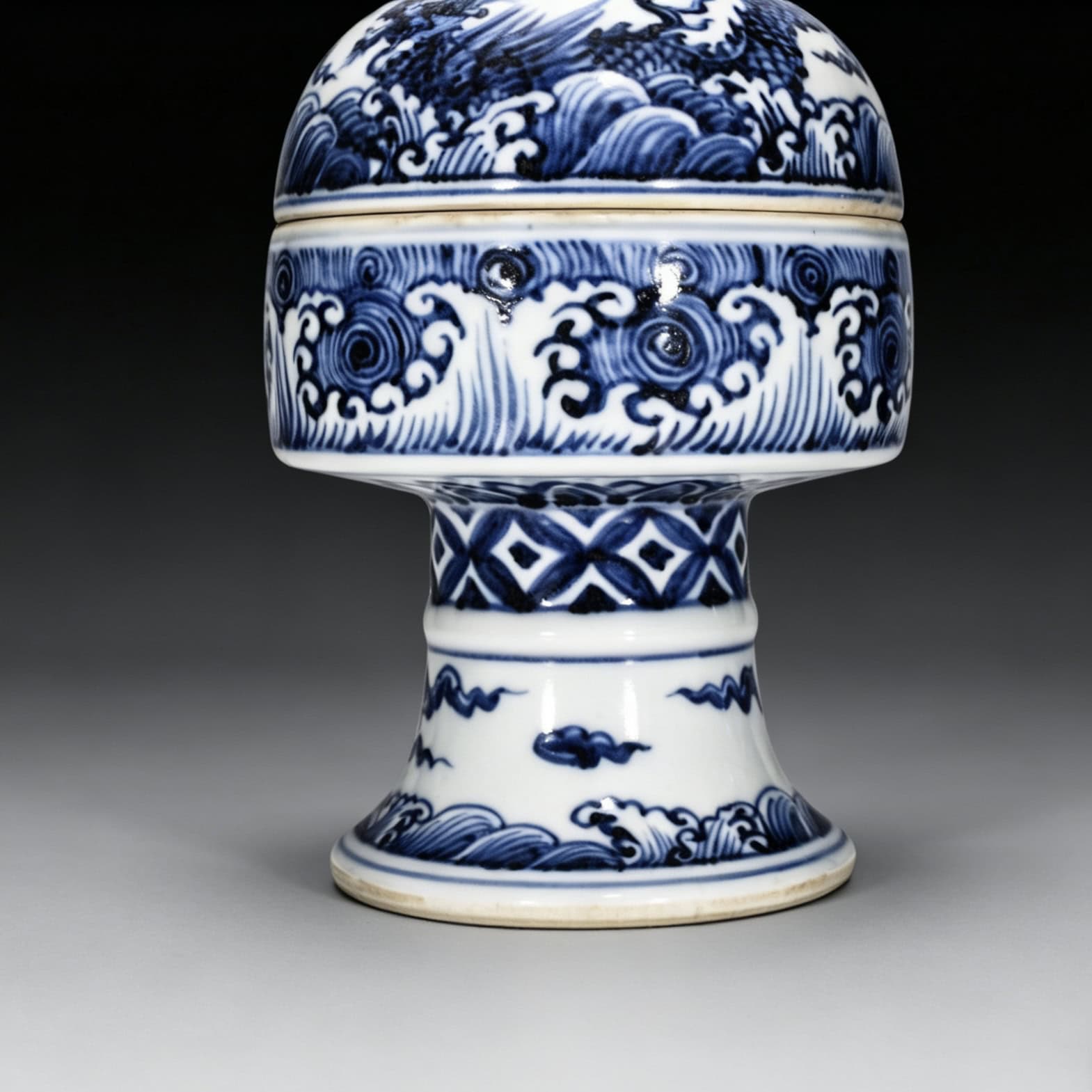 Ming Dynasty Xuande blue and white seawater pterodactyl bean
