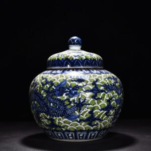 Ming Dynasty Xuande blue and white green lid jar