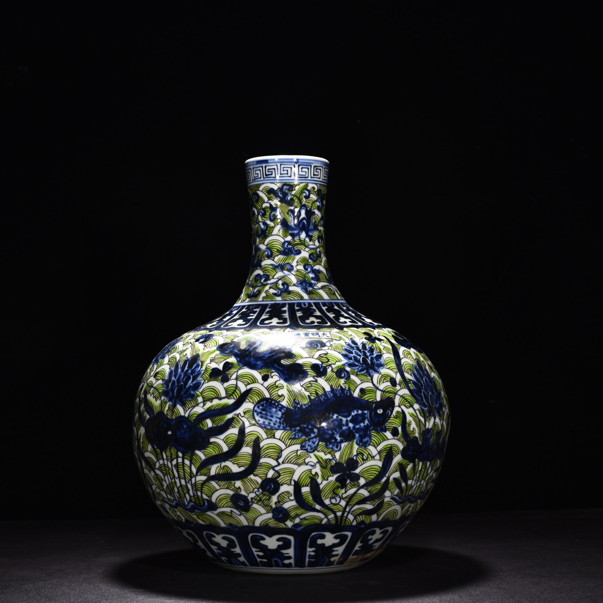 Ming Dynasty Xuande blue and white celestial vase