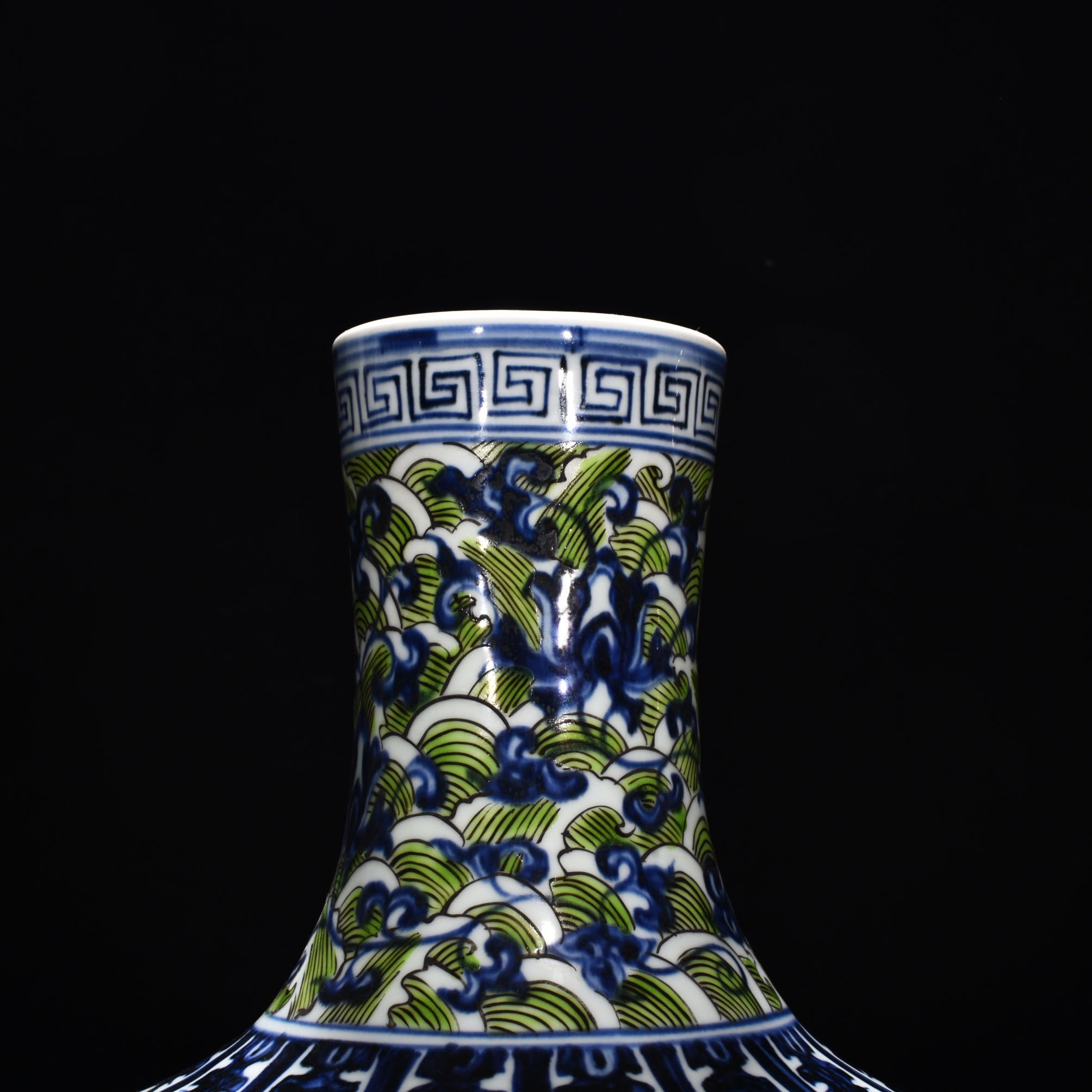 Ming Dynasty Xuande blue and white celestial vase