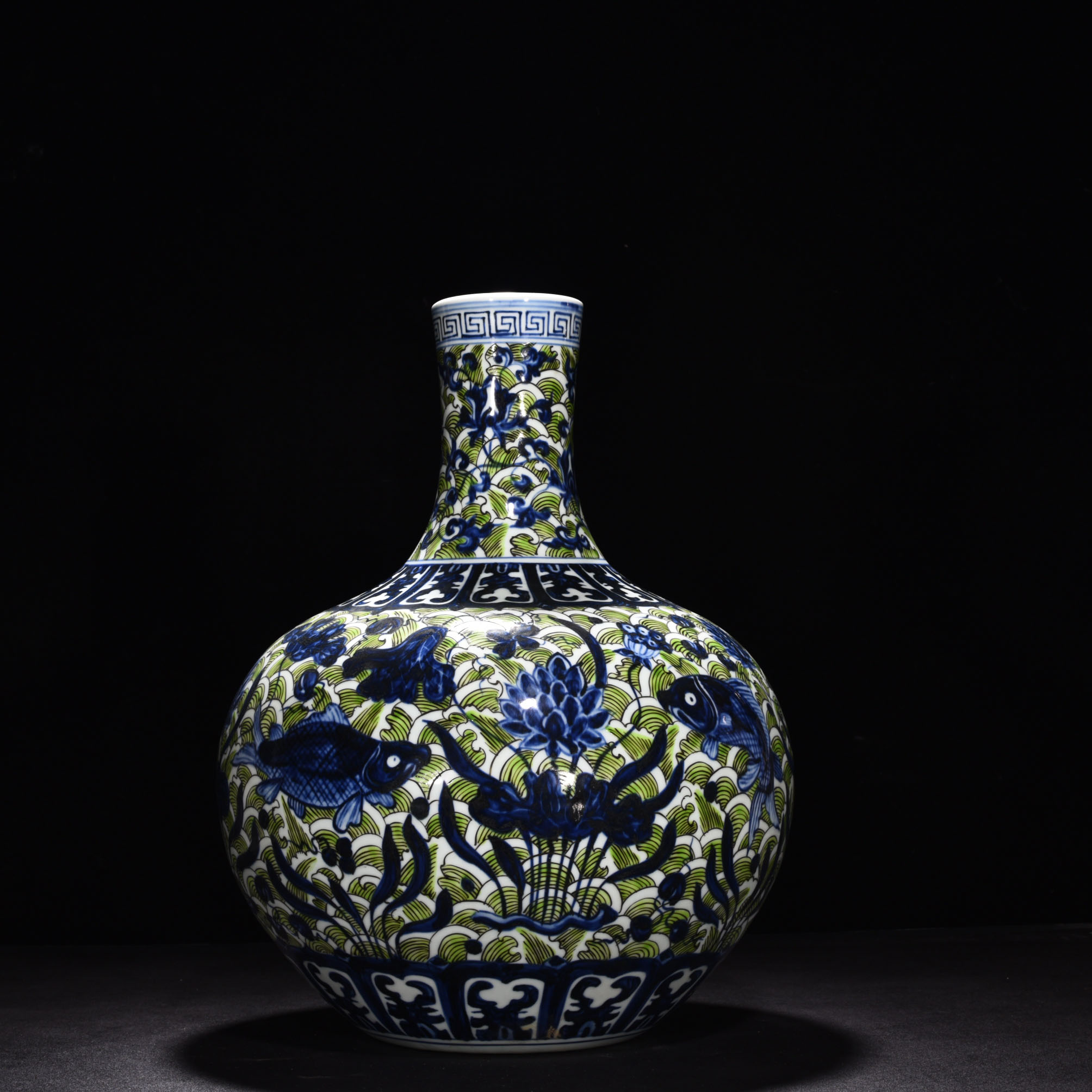 Ming Dynasty Xuande blue and white celestial vase