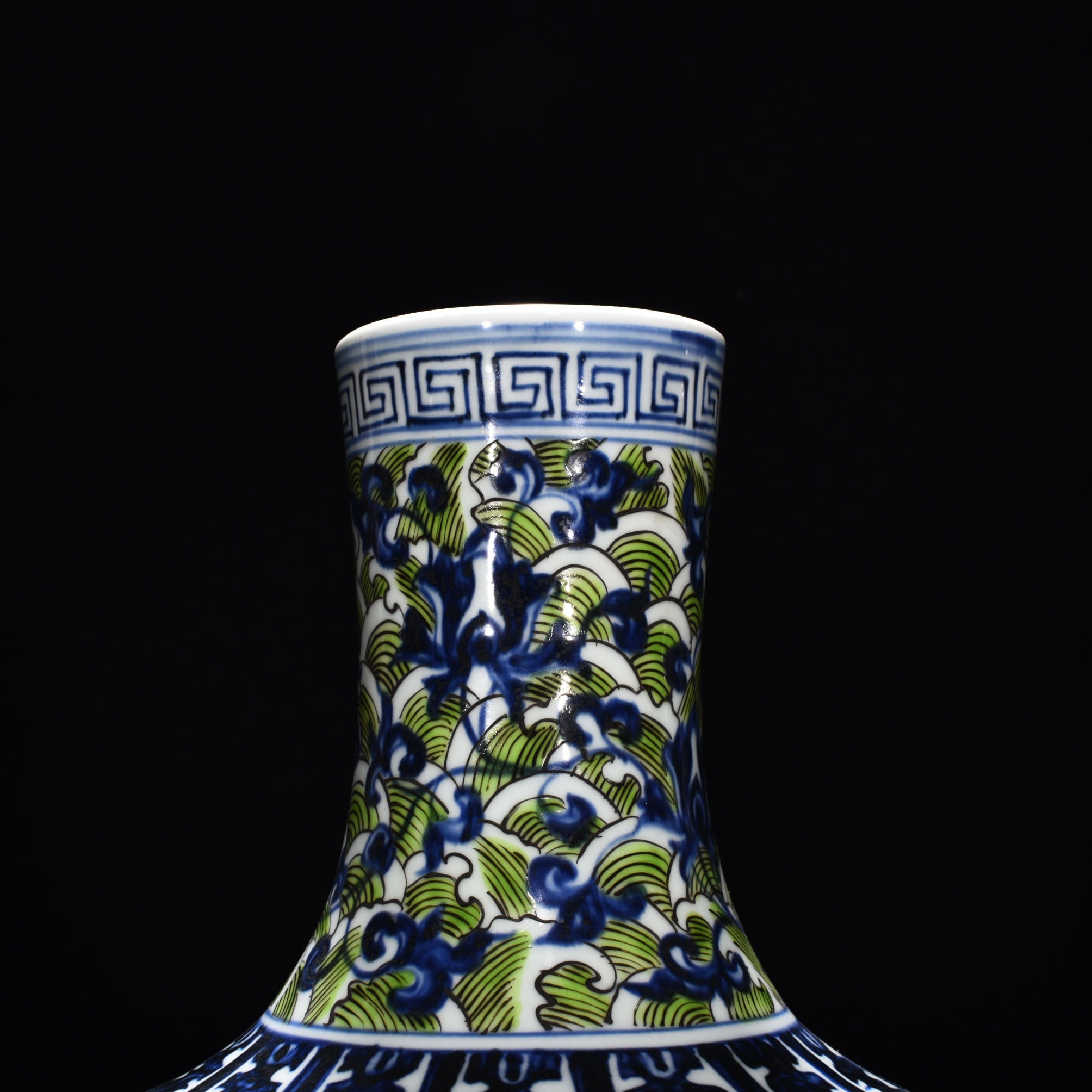 Ming Dynasty Xuande blue and white celestial vase