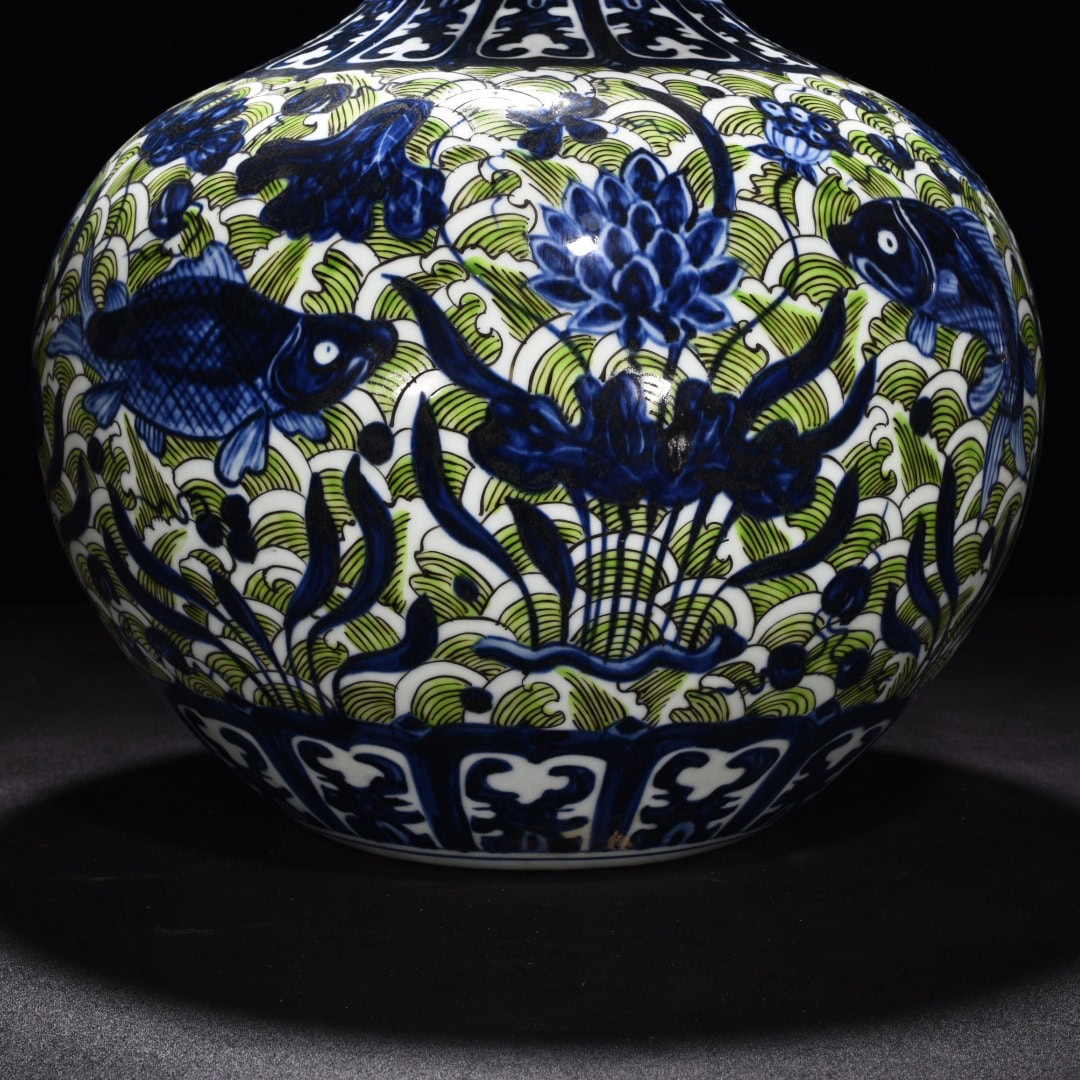 Ming Dynasty Xuande blue and white celestial vase