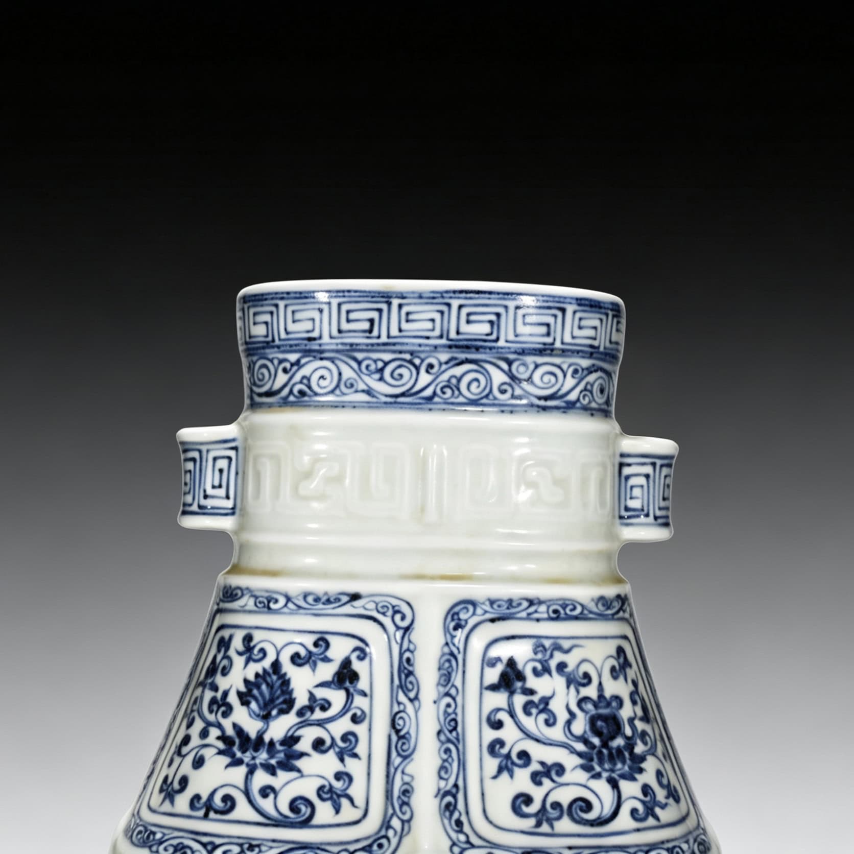 Ming Dynasty Xuande blue and white lotus-shaped pot