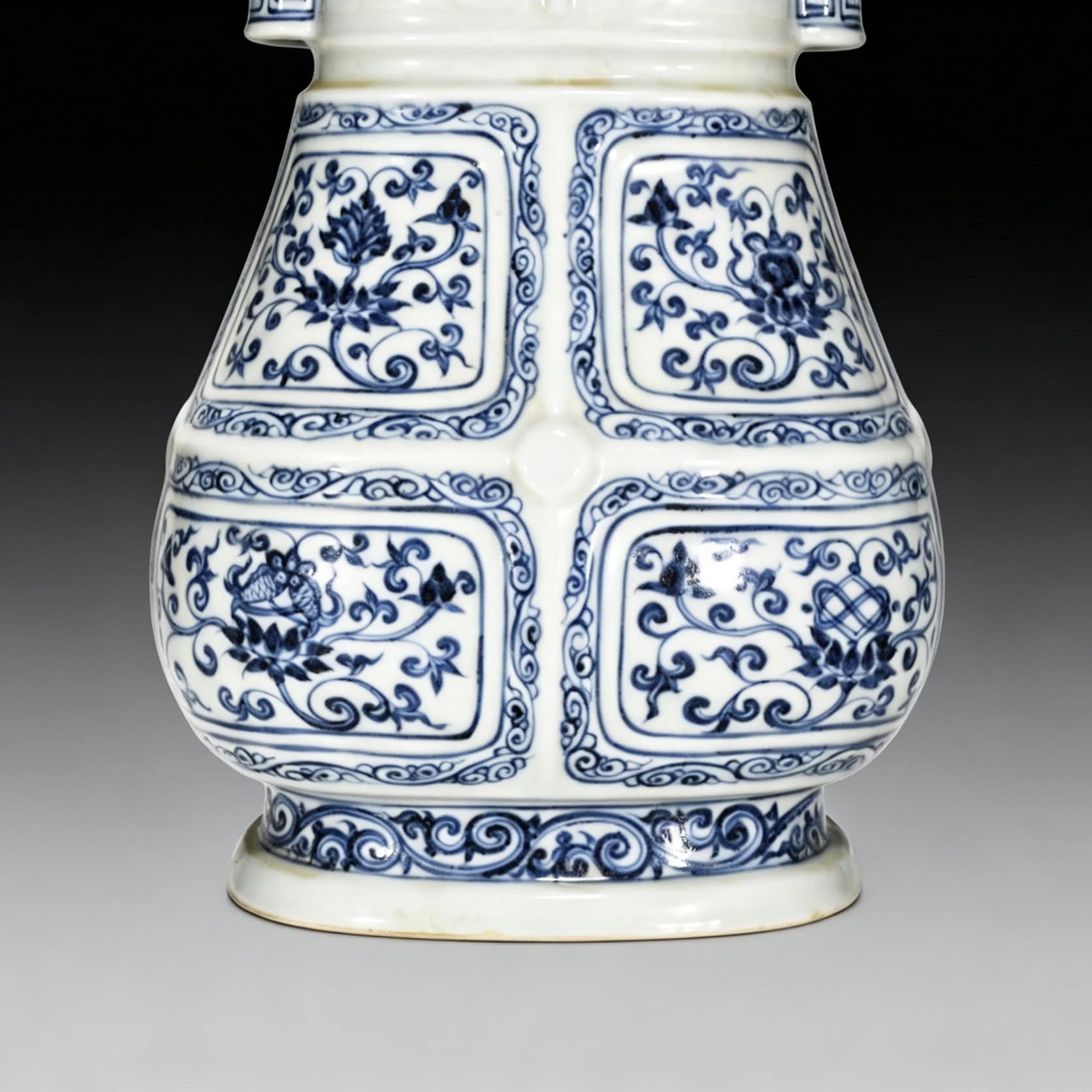 Ming Dynasty Xuande blue and white lotus-shaped pot