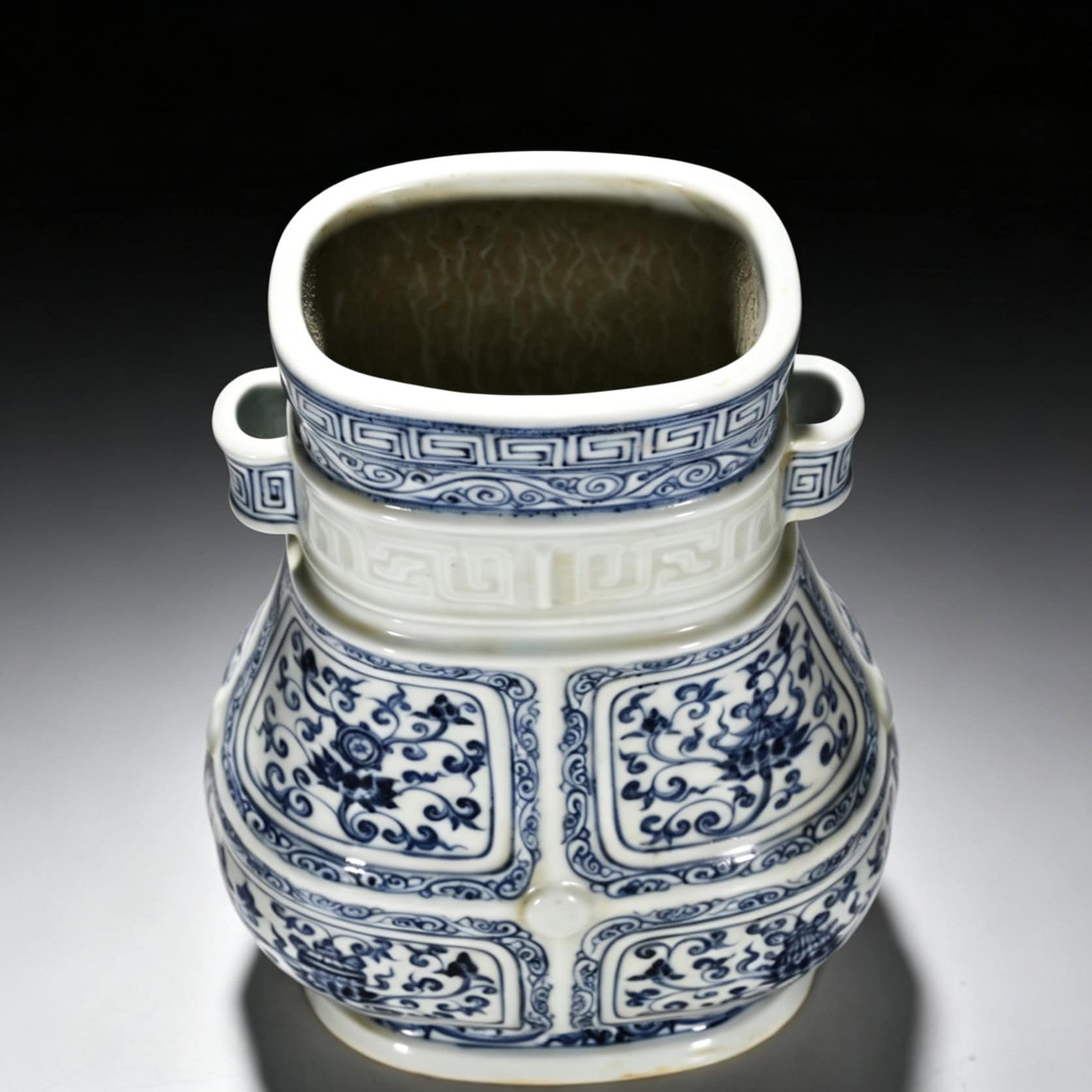 Ming Dynasty Xuande blue and white lotus-shaped pot