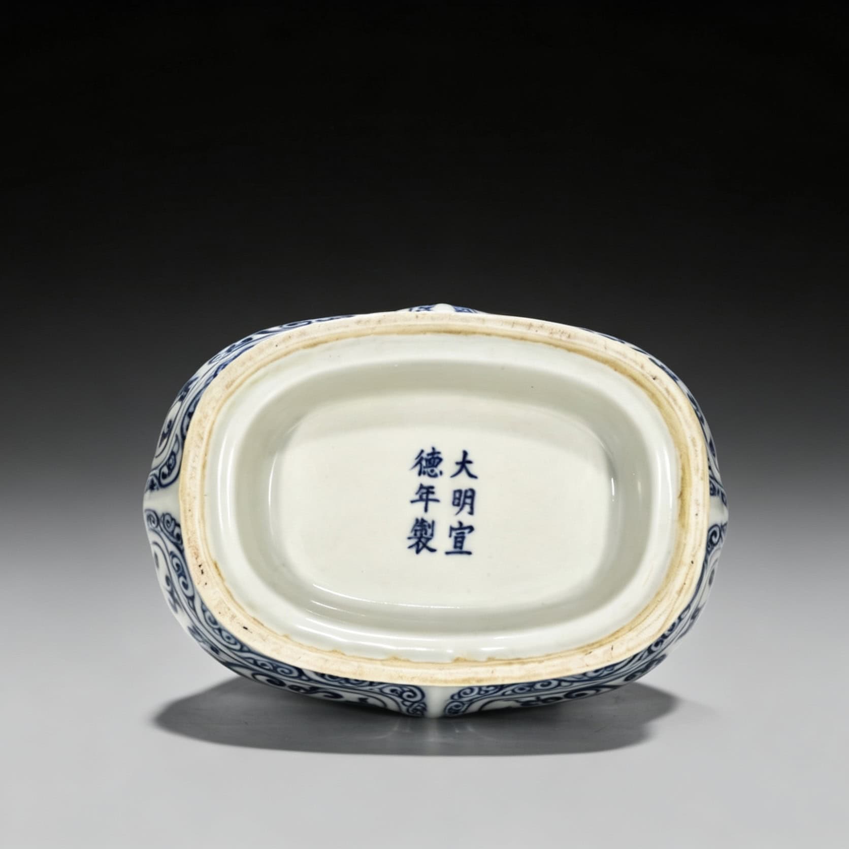 Ming Dynasty Xuande blue and white lotus-shaped pot