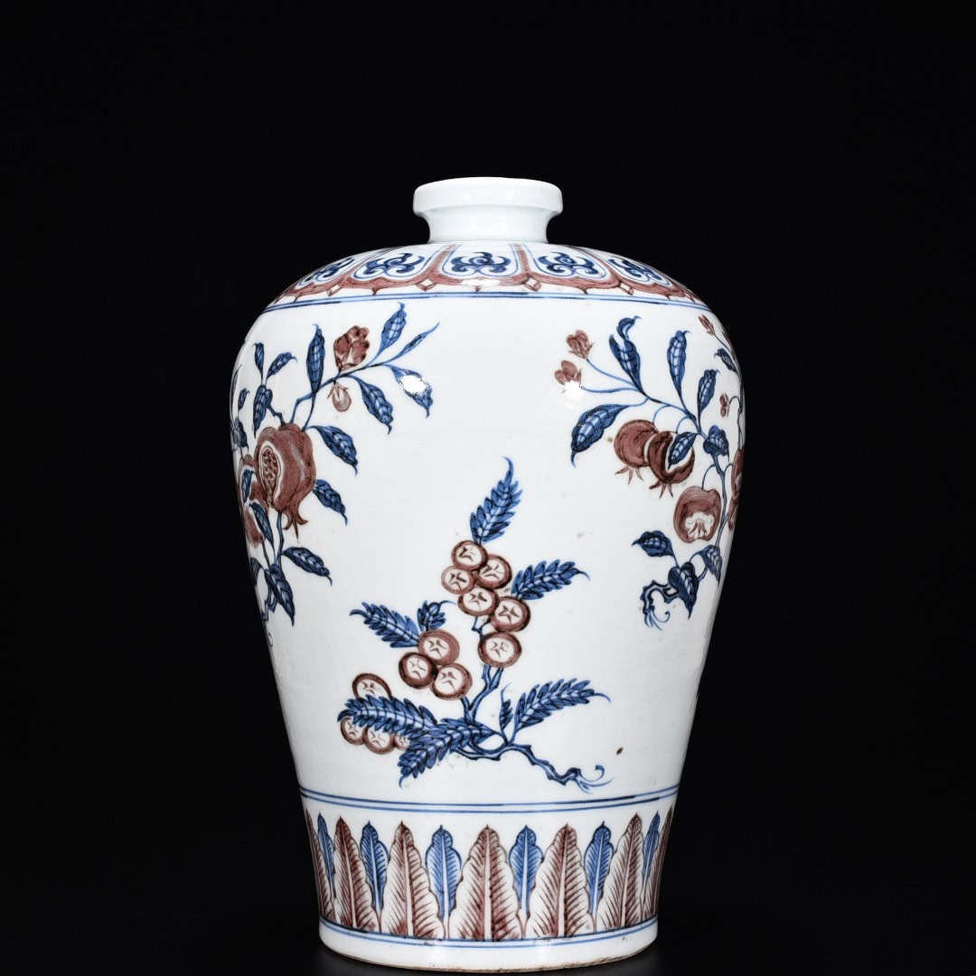Ming Dynasty Xuande blue and white plum vase