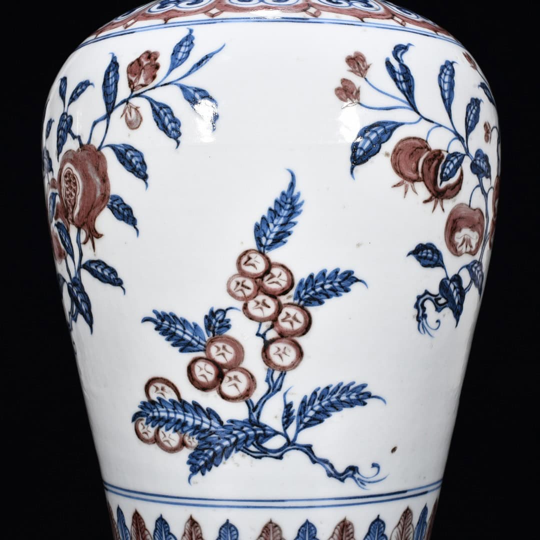 Ming Dynasty Xuande blue and white plum vase