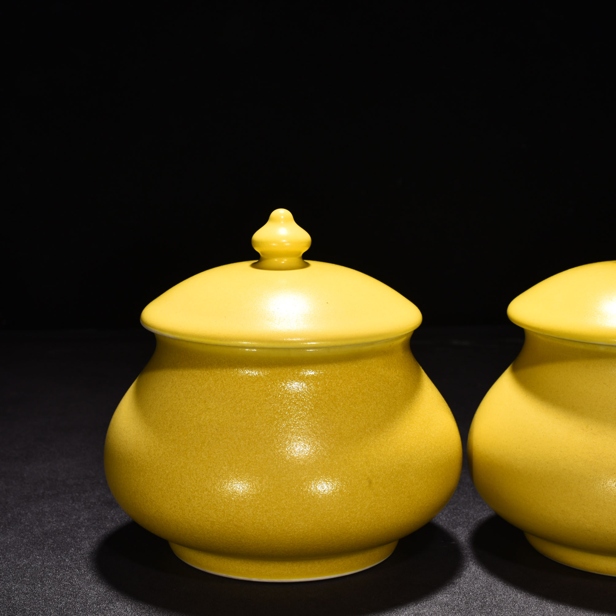 Ming Dynasty Xuande yellow glaze lid jar