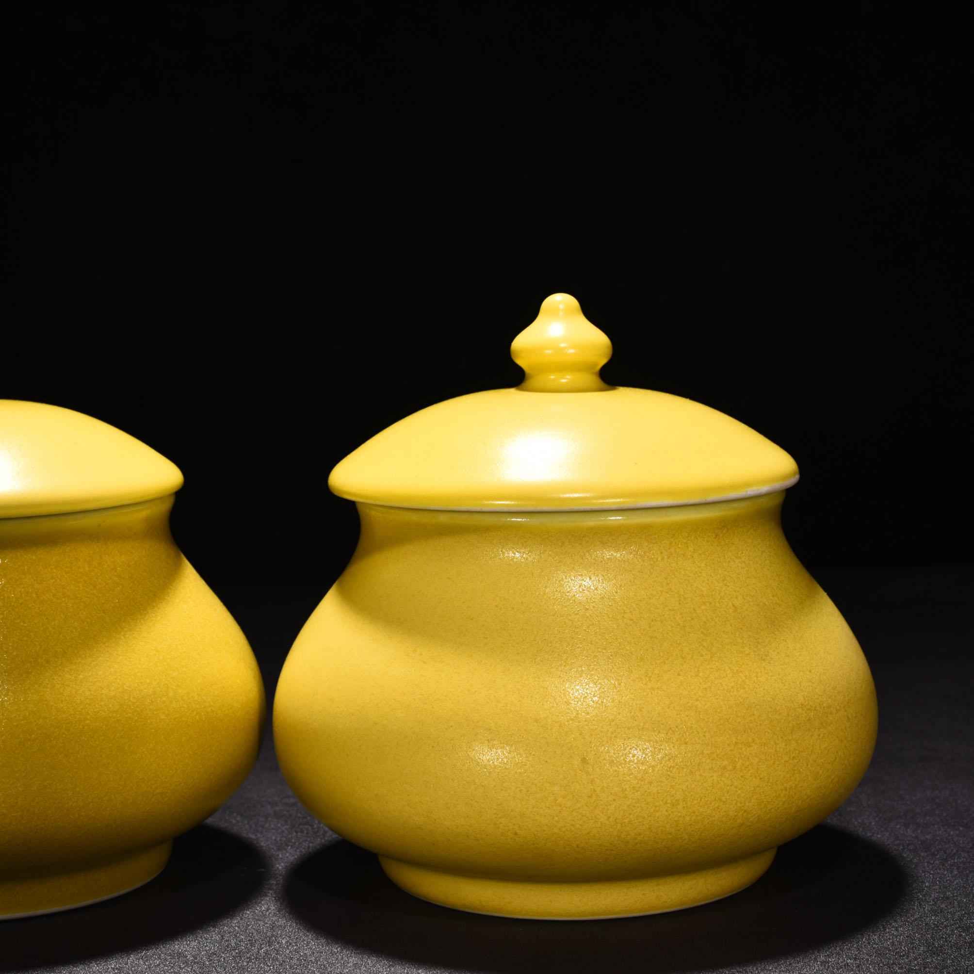 Ming Dynasty Xuande yellow glaze lid jar