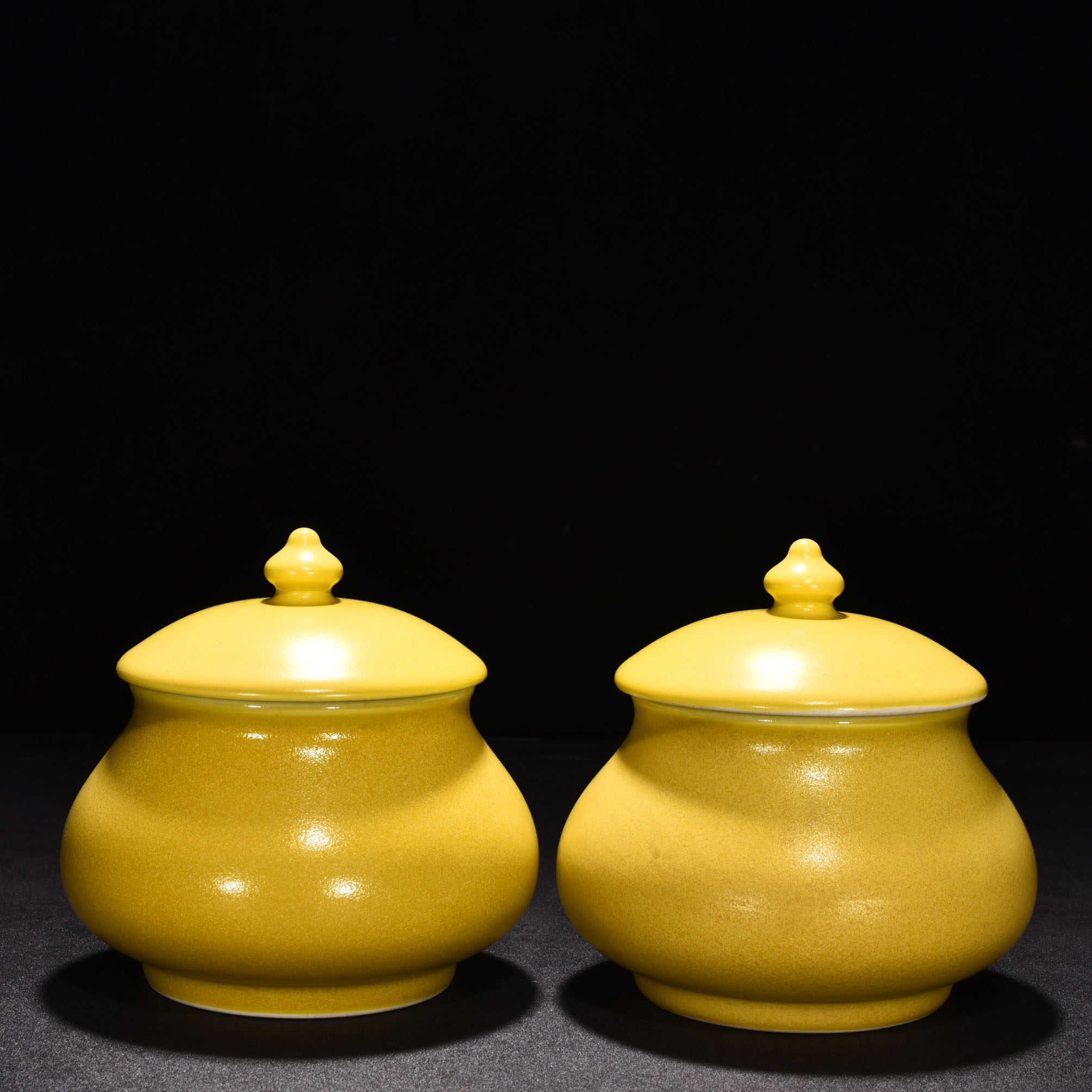 Ming Dynasty Xuande yellow glaze lid jar