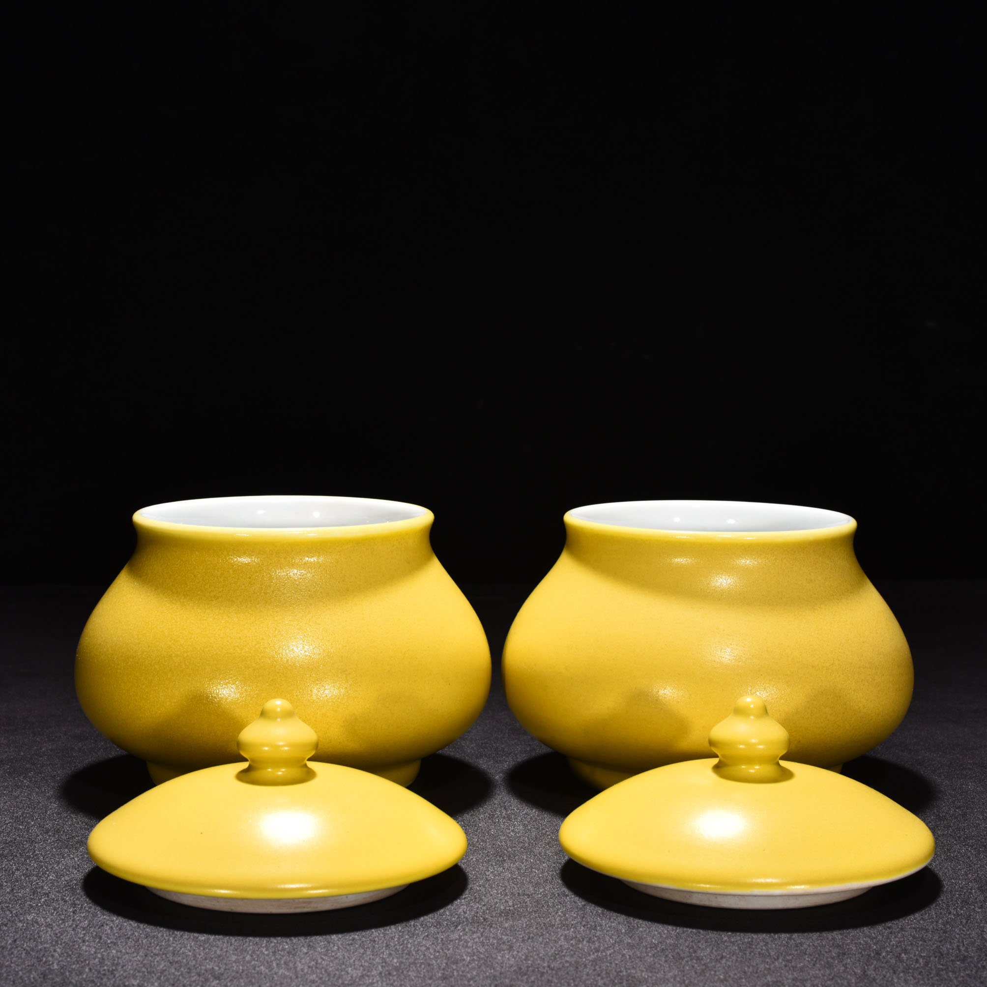 Ming Dynasty Xuande yellow glaze lid jar