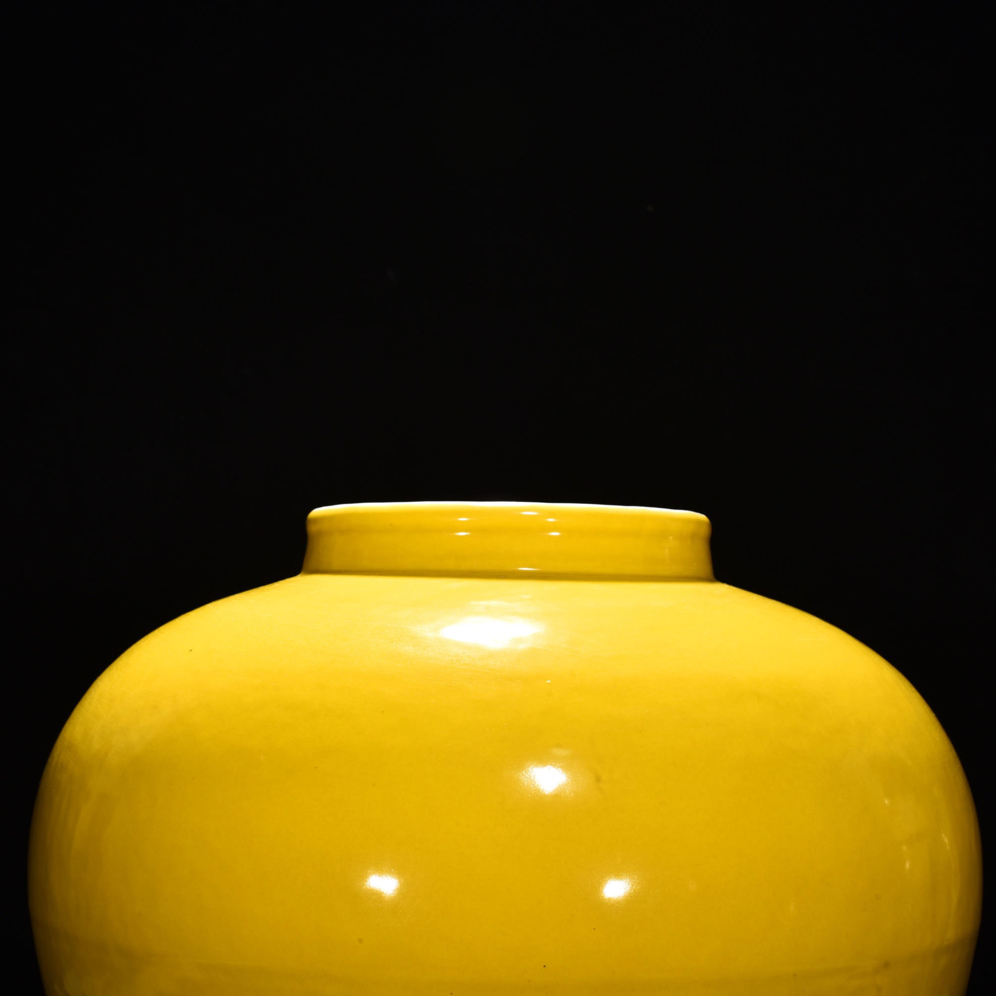 Ming Dynasty Xuande yellow glaze jar