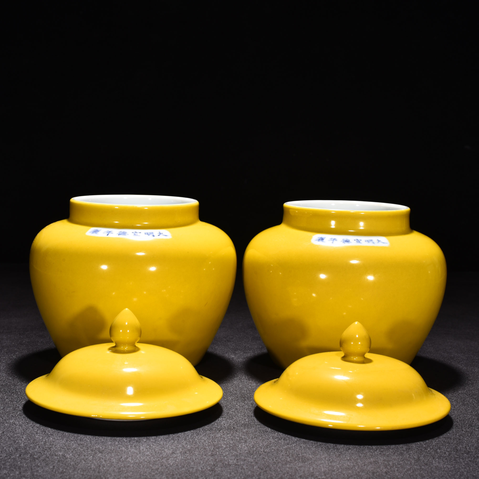 Ming Dynasty Xuande yellow glaze top jar