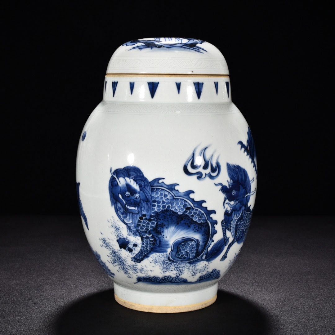 Ming Dynasty Chongzhen banana leaf pattern lid jar