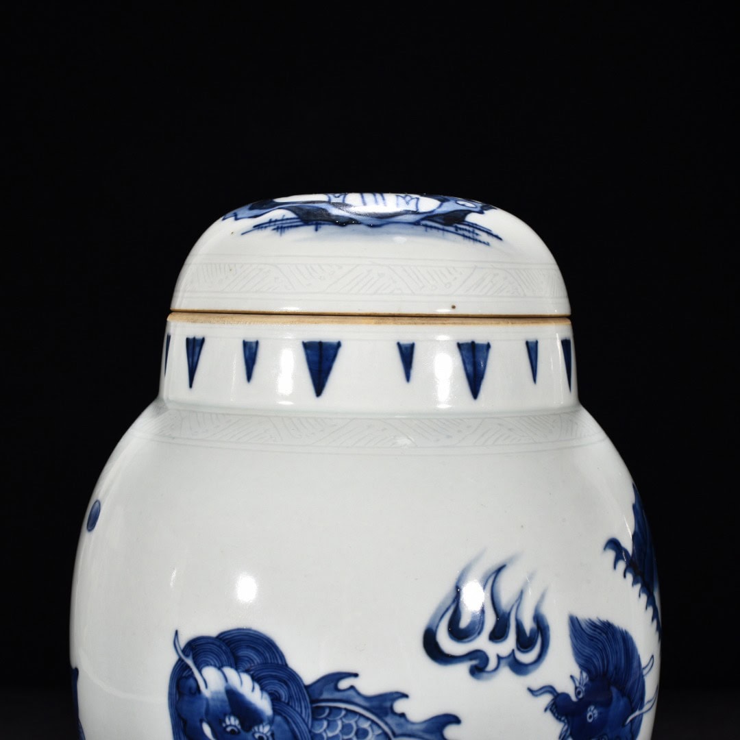 Ming Dynasty Chongzhen banana leaf pattern lid jar