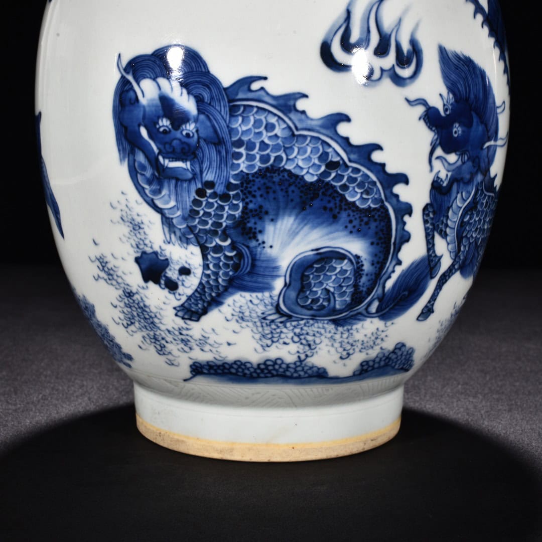 Ming Dynasty Chongzhen banana leaf pattern lid jar