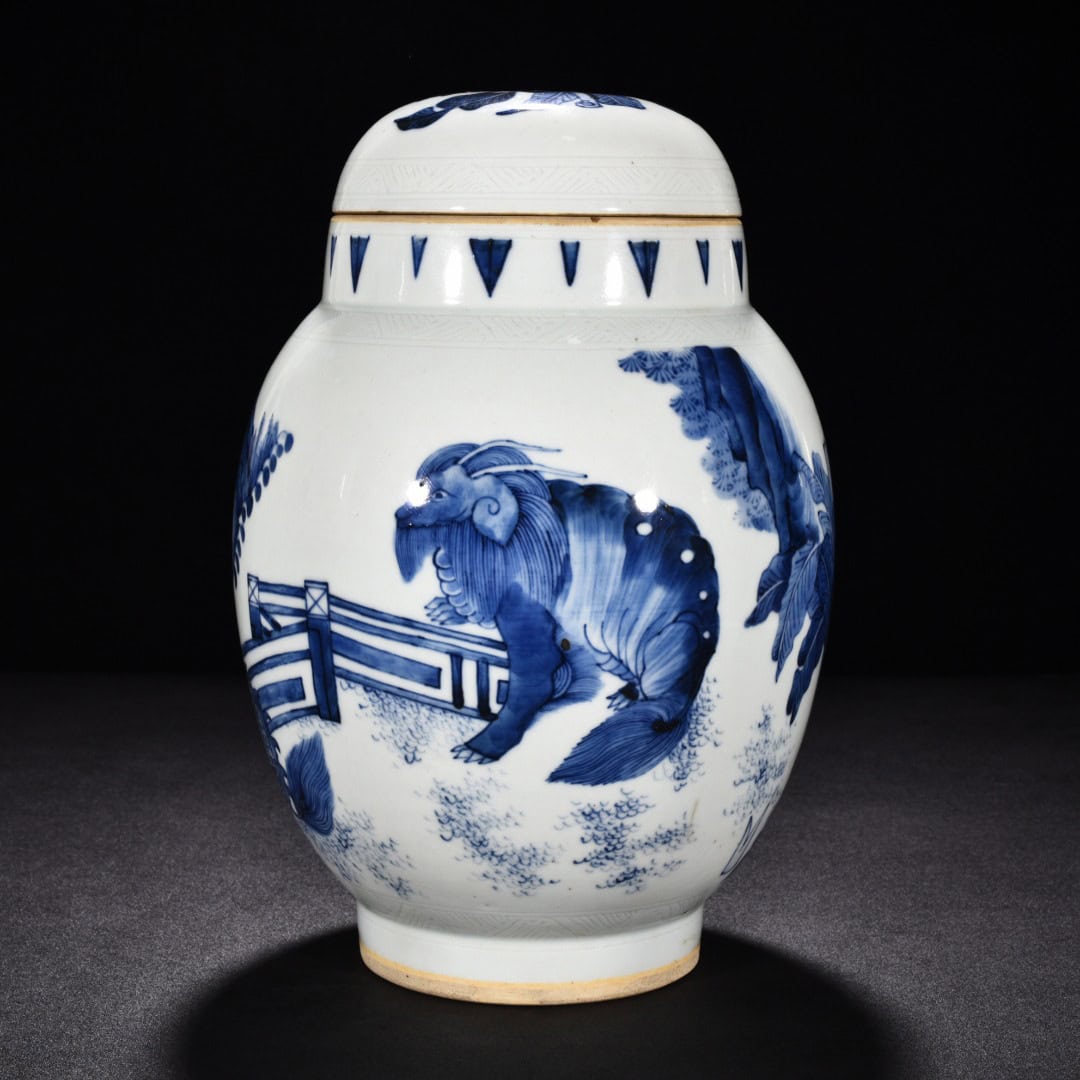 Ming Dynasty Chongzhen banana leaf pattern lid jar