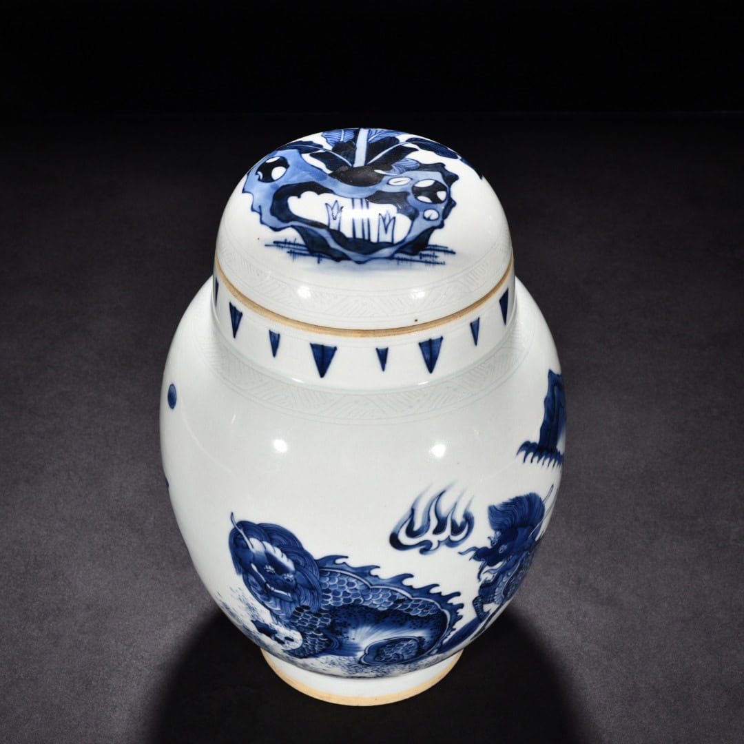 Ming Dynasty Chongzhen banana leaf pattern lid jar
