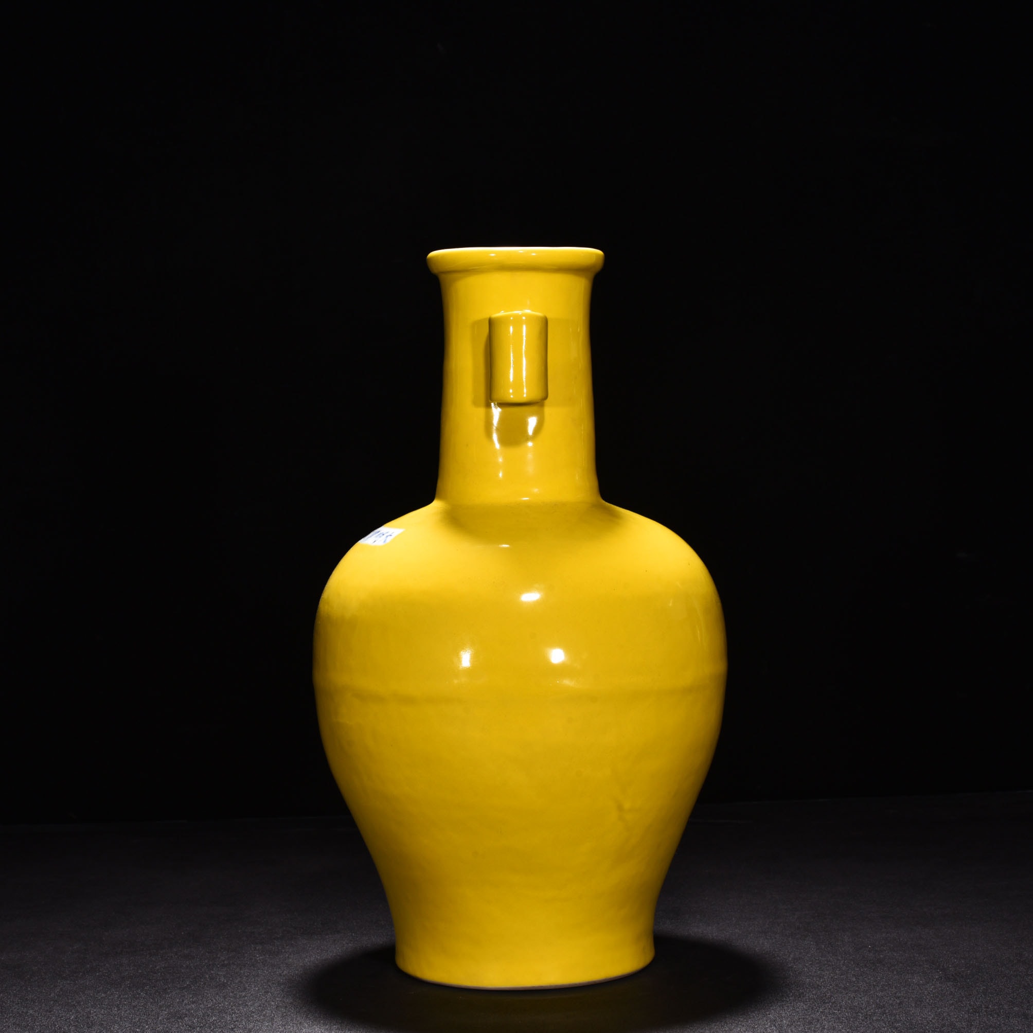 Ming Dynasty Jianwen yellow glaze ear bottle