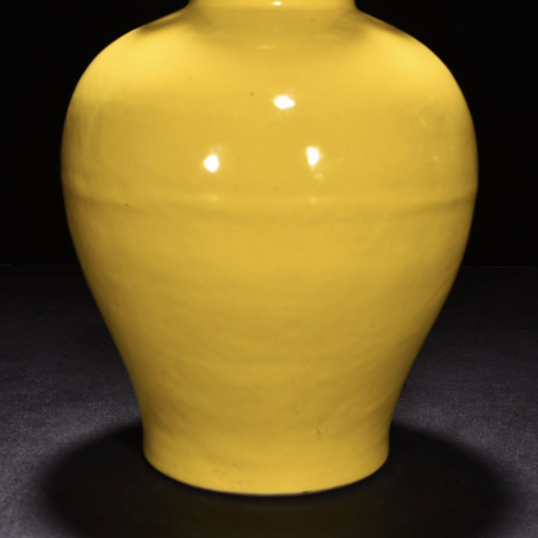 Ming Dynasty Jianwen yellow glaze ear bottle
