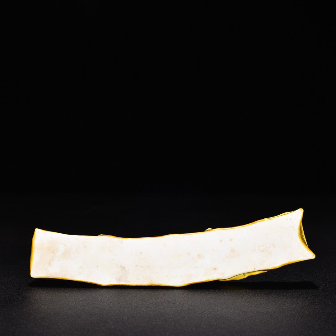 Ming Dynasty Hongzhi jiaoyellow glaze bamboo paperweight