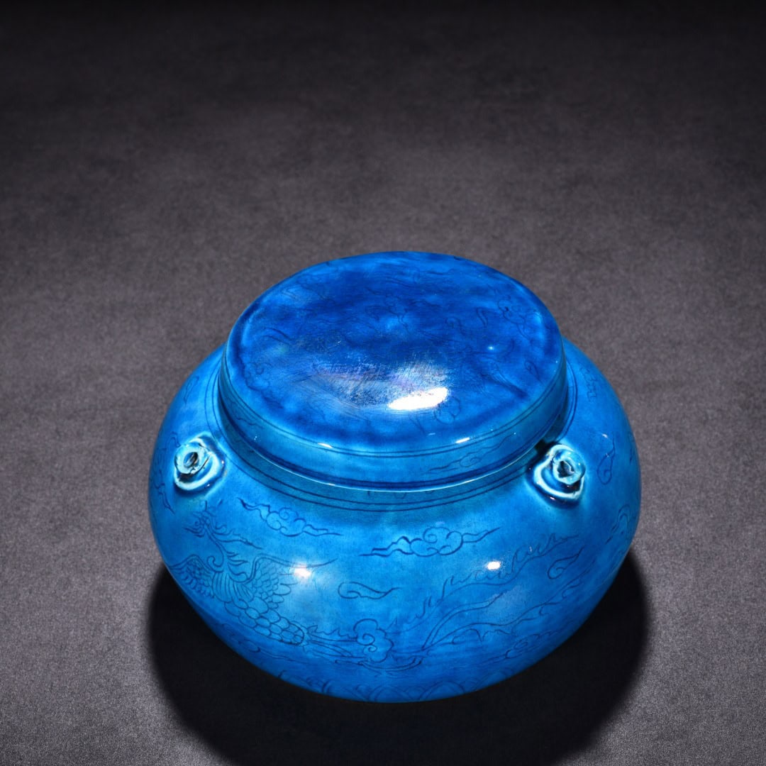 Ming Dynasty Hongzhi peacock blue glaze cover jar