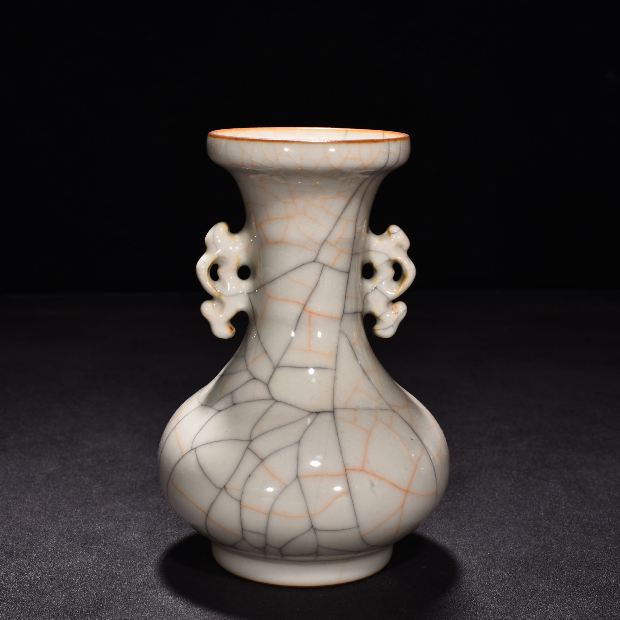 Ming Dynasty Chenghua Ge Kiln sustenance dish mouth bottle
