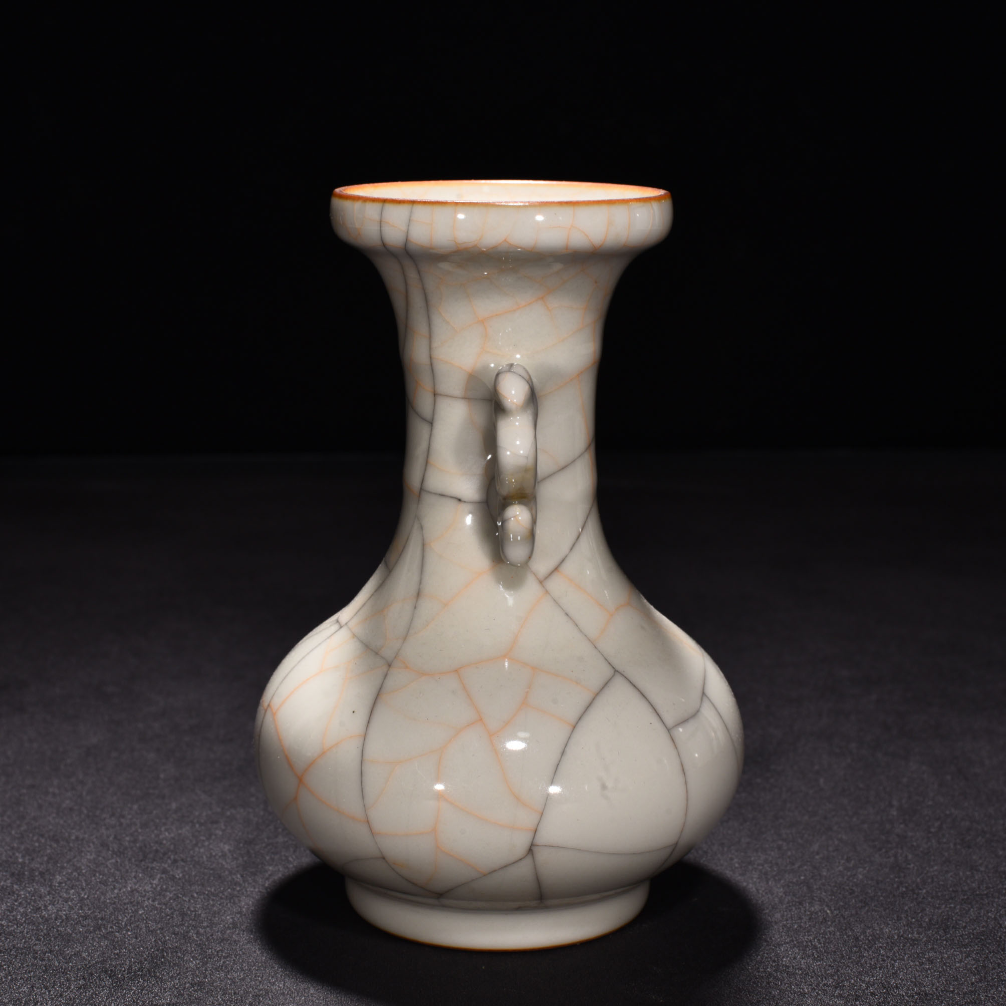 Ming Dynasty Chenghua Ge Kiln sustenance dish mouth bottle