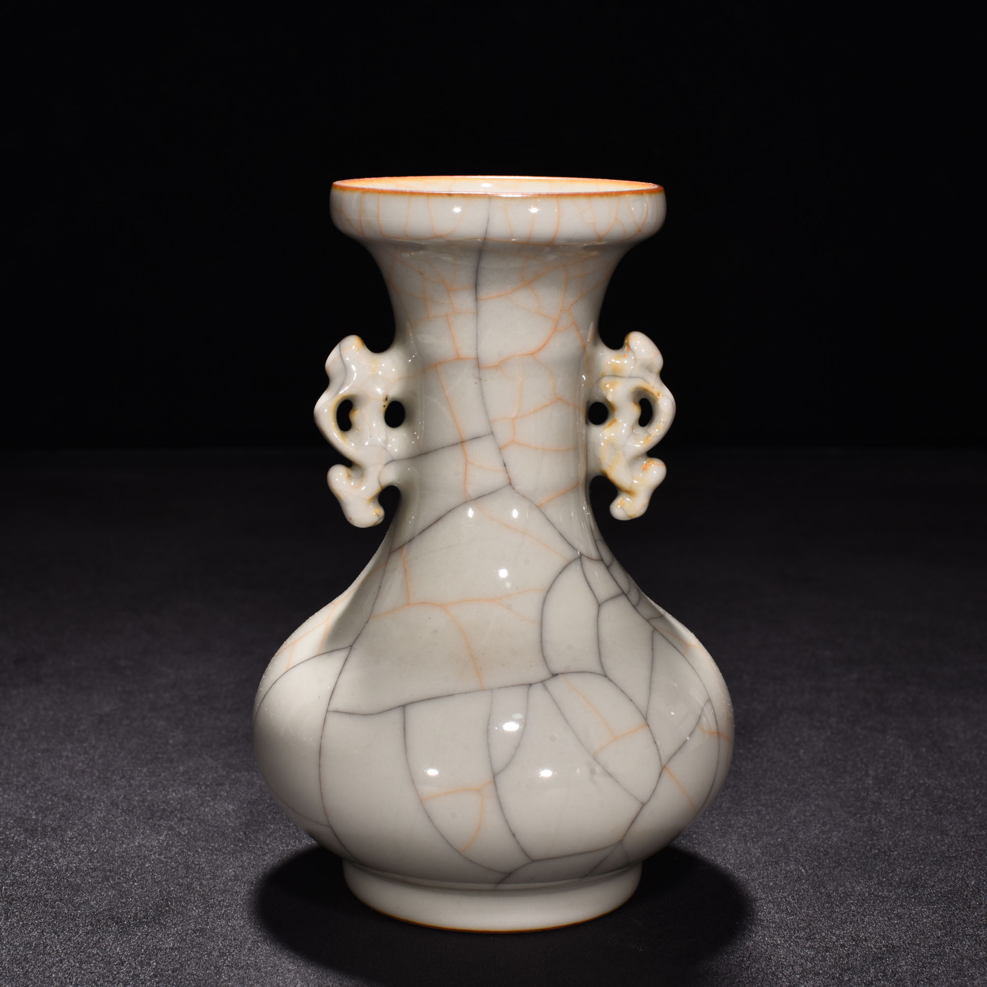 Ming Dynasty Chenghua Ge Kiln sustenance dish mouth bottle