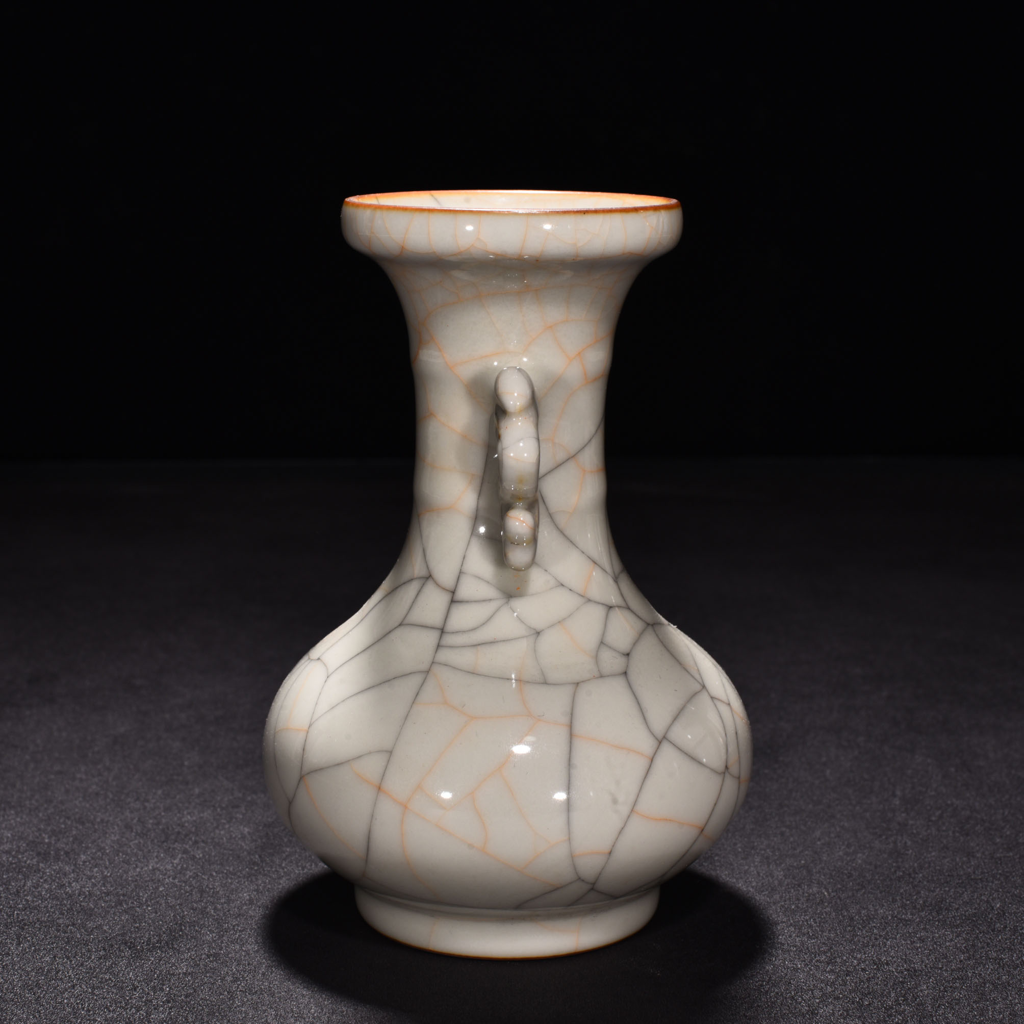 Ming Dynasty Chenghua Ge Kiln sustenance dish mouth bottle