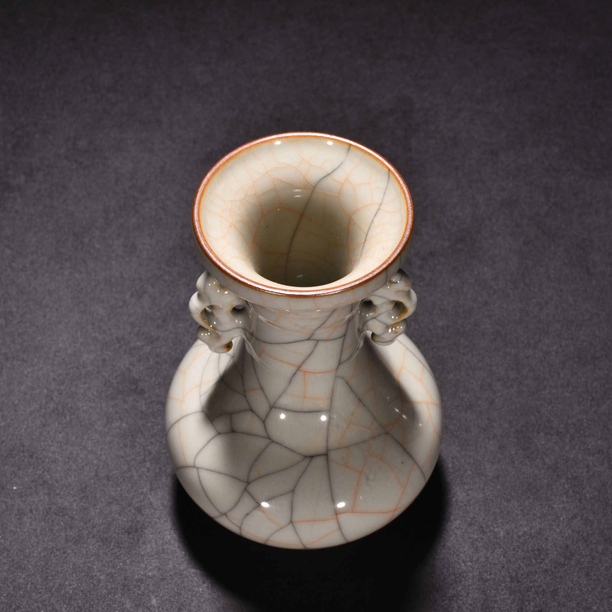 Ming Dynasty Chenghua Ge Kiln sustenance dish mouth bottle