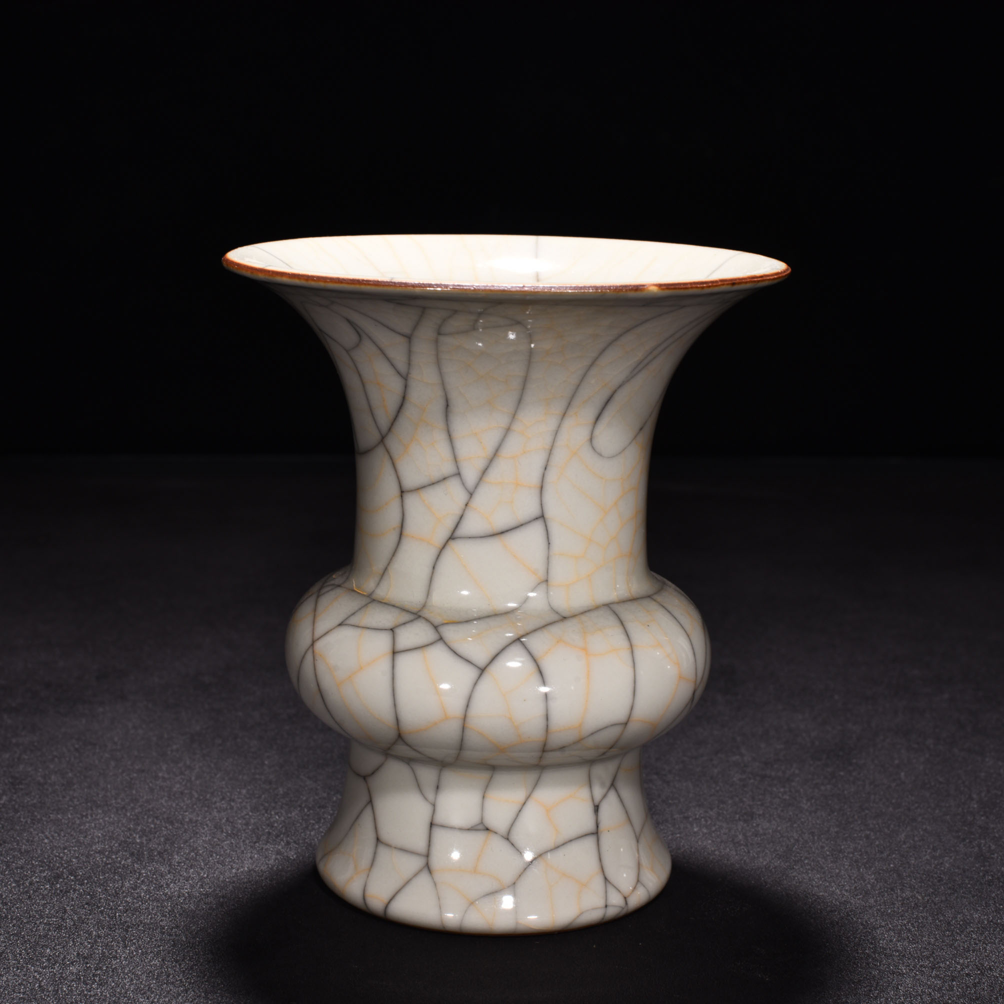 Ming Dynasty Chenghua Ge Kiln sustenance vase