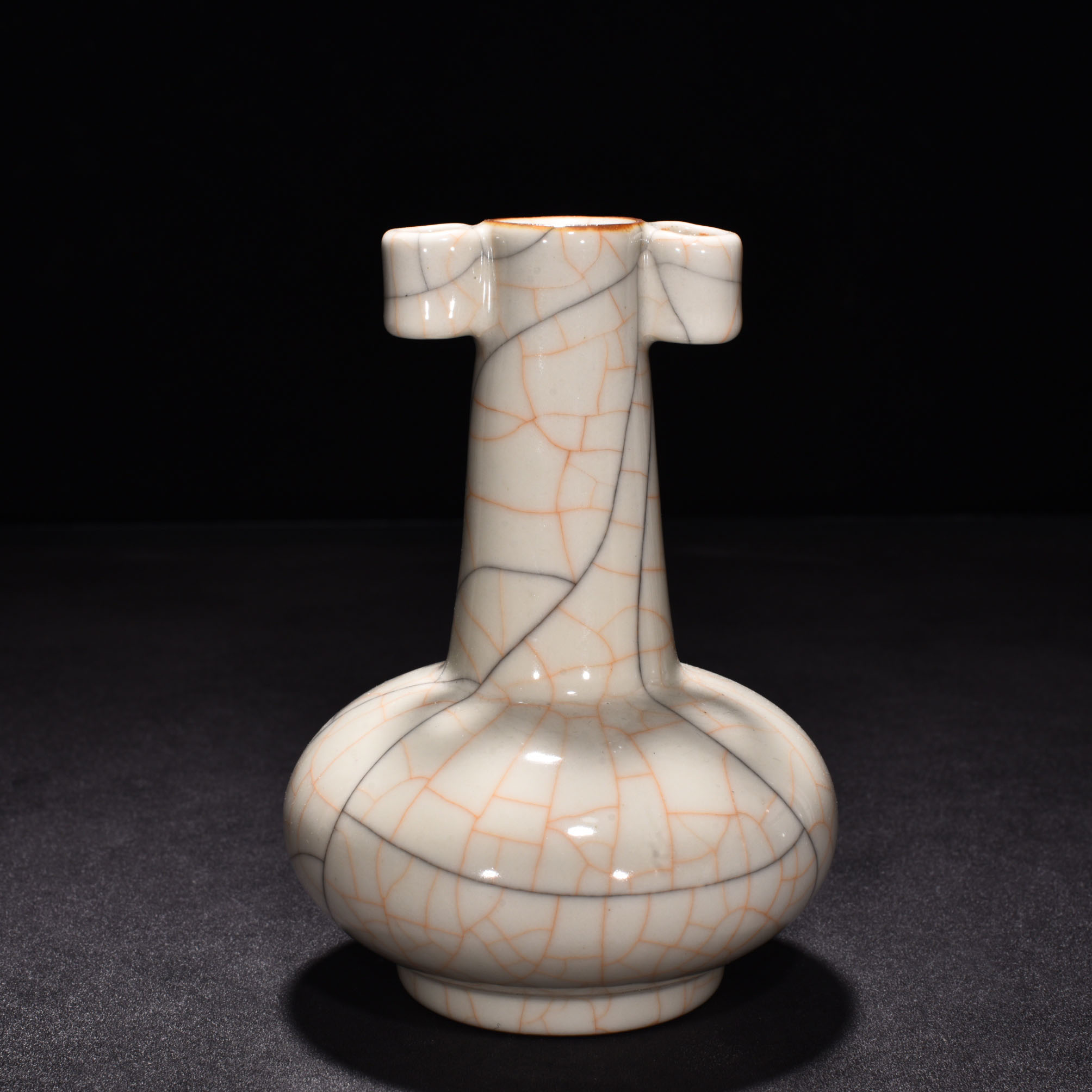 Ming Dynasty Chenghua Ge Kiln sustenance bottle