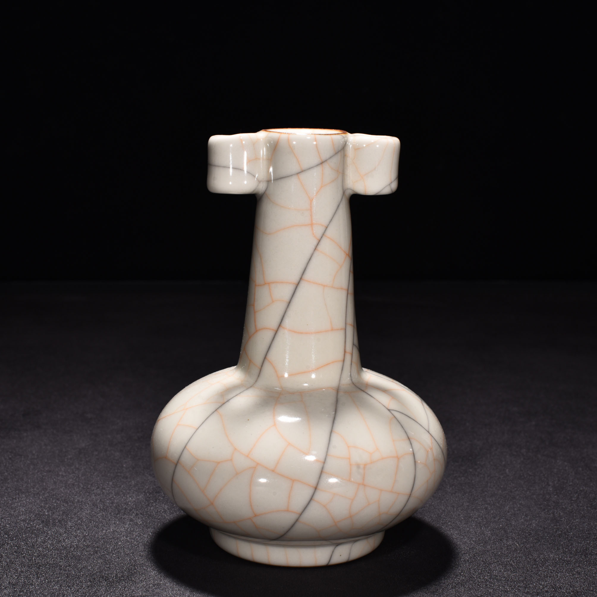 Ming Dynasty Chenghua Ge Kiln sustenance bottle