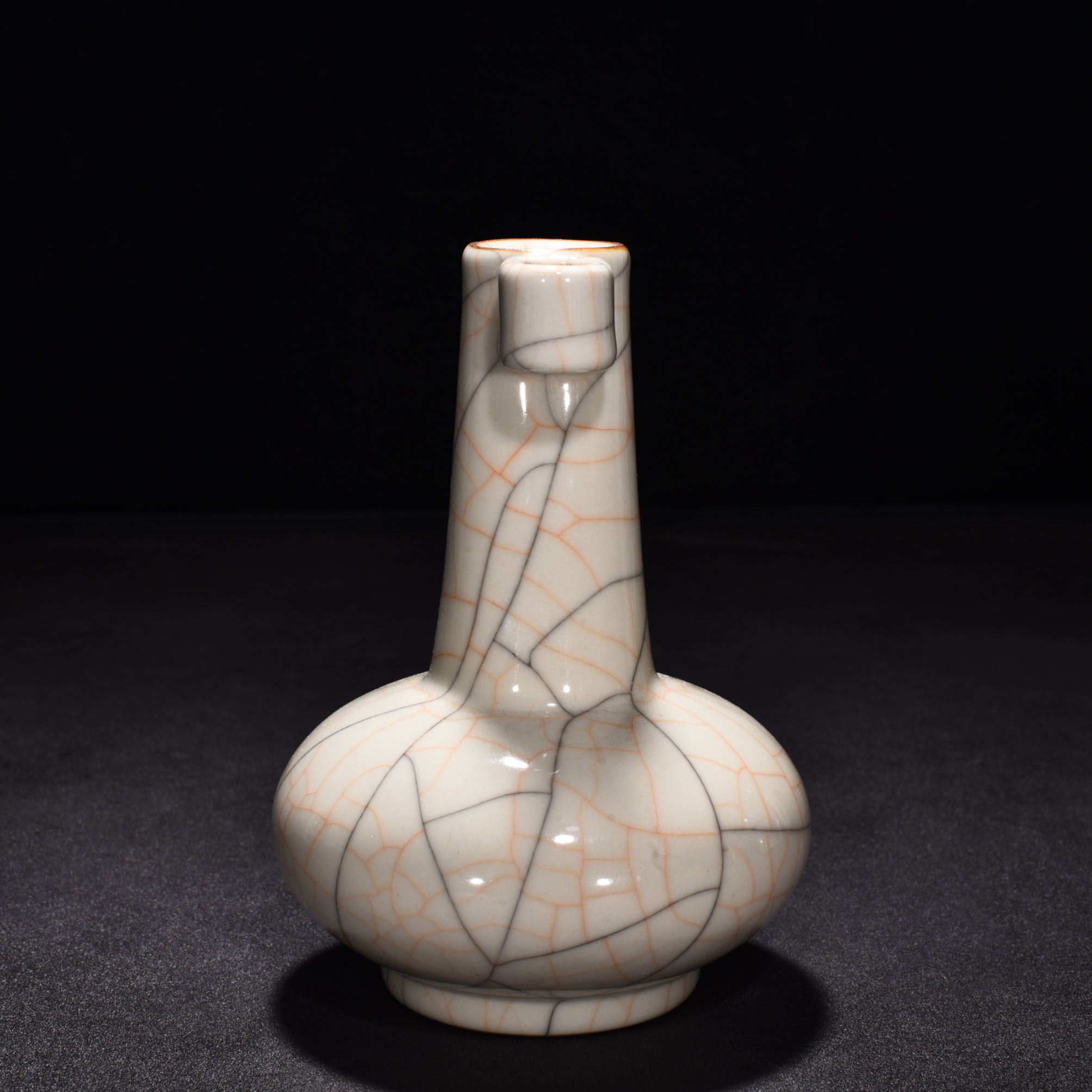 Ming Dynasty Chenghua Ge Kiln sustenance bottle